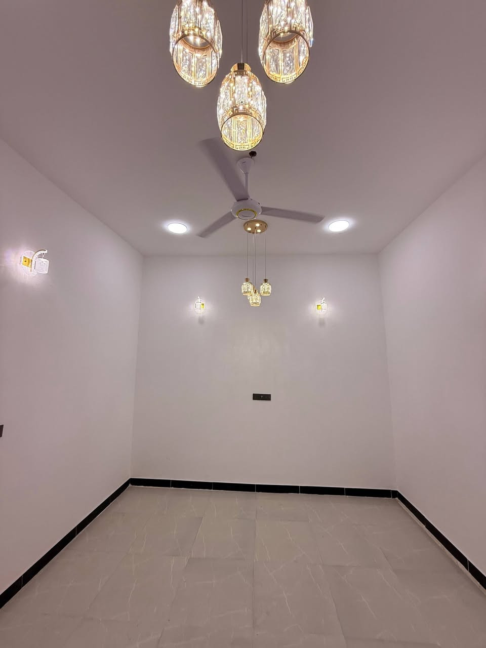 أسعد ألله أوقاتكم بكل خير 🌹
توفر دار سكن تحفه فنيه ماشاءالله
من ضمن مجمع سكني متكامل
جميع الخدمات 
مساحة البيت 150 م
شارع 10 متر 
محتويات البيت 
طارمه + حديقه
دوانيه 
صاله
مطبخ + مناور
غرف منام عدد 2
صحيات خارجي وداخلي

العنوان أبي الخصيب طريق سيد حامد مقابل مدينة لأندلس

نوع العقار طابو ملك صرف زراعي عراقي نموذج 25 

السعر 82 مليون وبي مجال
للأستفسار ***********
