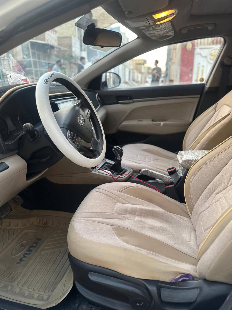 سلام عليكم 
 النترا سوبر خليجي موديل / 2018  
🌺ELANTRA 🌹Super 🌺
(السياره كفاله عامه صبغ وتبديل )
ملاحظات بسيطه موجوده بالسونار ويه الصور 
لون ابيض / 🤍
رقم اربيل الماني بأسم شركه باربيل تحويل اوً وكاله بنفس الوقت ؟ 
فول مواصفات    
كشنات جلد 
سلايد روف 
لد نهاري 
ويل كب عدد / 5  
كروز سرعه 
قطعتين تبريد امامي وخلفي 
كامره خلفيه 
تحكم ستيرن جهتين 
اشاير بالمري 
مري قابله للطي اوتو و شفط AUTO
الاوامر الصوتية انفنتي 
شاشة حجم كبير 
دسك عدد / 4 
محرك 2000 دوش سوبر خليجي
كير AT  
حساس خلفي بلادي 
3 انظمه قياده
( نورمال / ايكو / سبورت )
تخم تاير جديد كوري 
كير محرك تبريد كفاله 
العنوان النجف الاشرف
***********
السعر 141 وبيها مجال
