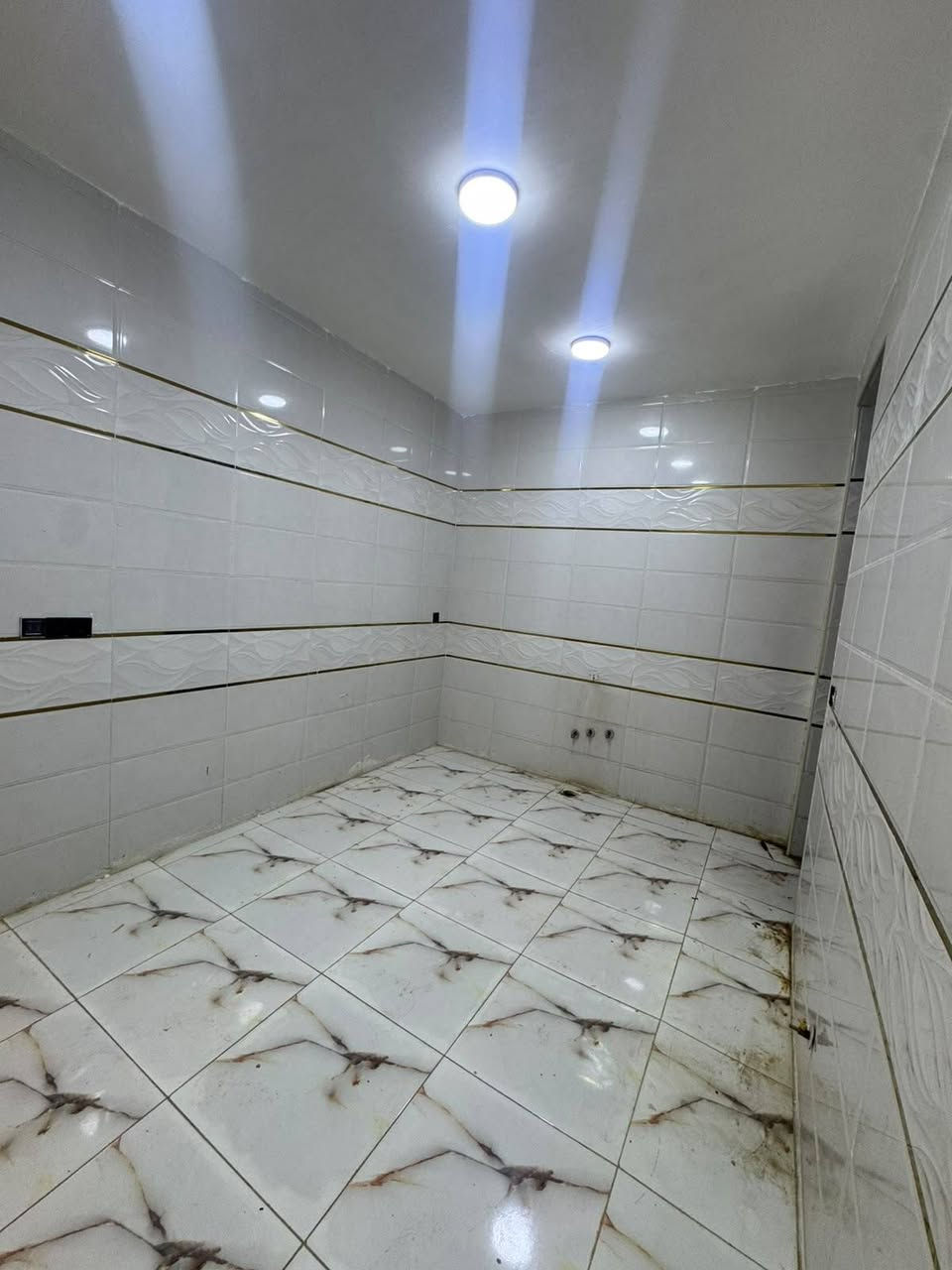 بيت للايجار🏠  100 متر الايجار سارع بلحجز سعره مناسب 

بنداء شارع قنبر عمود 83 قريب علا شارع قنبر وشارع كربلاء

📍 الموقع: محافظة النجف الأشرف

بيت 100متر بناء جديد تانكي وصخان بي لبيت كامل معايزه شيء خط مولد بي لبيت  جاهز للسكن

🟠 تصميم الخارطة : 

غرفه  - ستقبال  صالة  -صحيات  -مطبخ - منور 
سطح مطبك شتايكر 
ــــــــــــــــــــــــــــــــــــــــــــــــــــــــــــــــــ

سعر اللايجار 250الف كل شهر بشهره 

او من خلال الارقام التالية

 ***********
