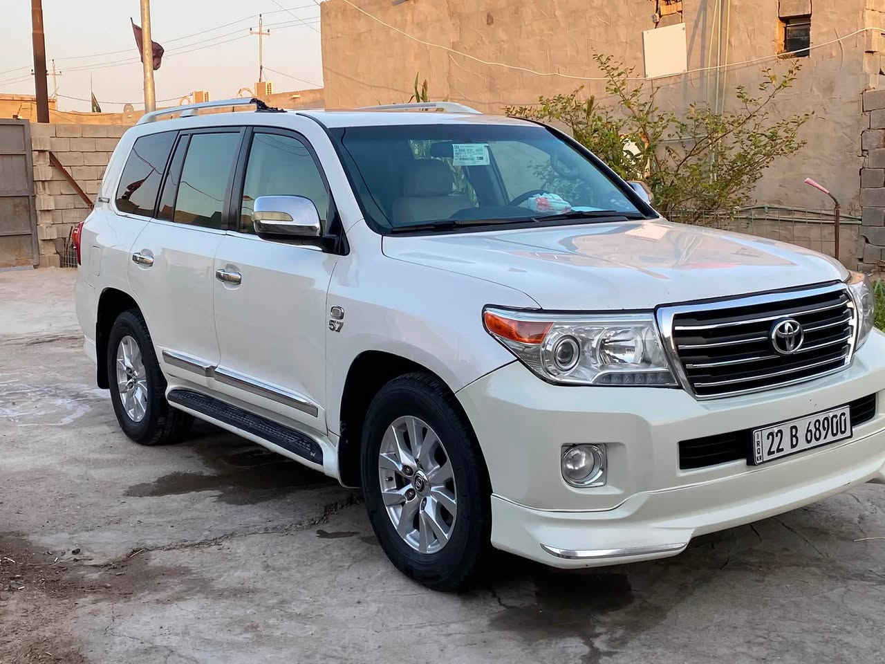 السلام عليكم شباب لاندكروز 2008 VXR 5.7
السياره فول مواصفات مكفوله من الضربه والبارد
بيها قطعه وحده صبغ السياره حلوه وجاهزه رقم اربيل 
تحويل ثاني يوم تخم تاير تخم ويلات جديد لايت زنون مكان السياره  البصره 
رقم الهاتف: *********** و ***********

السعر: 230 وبيها مجال للشراي
