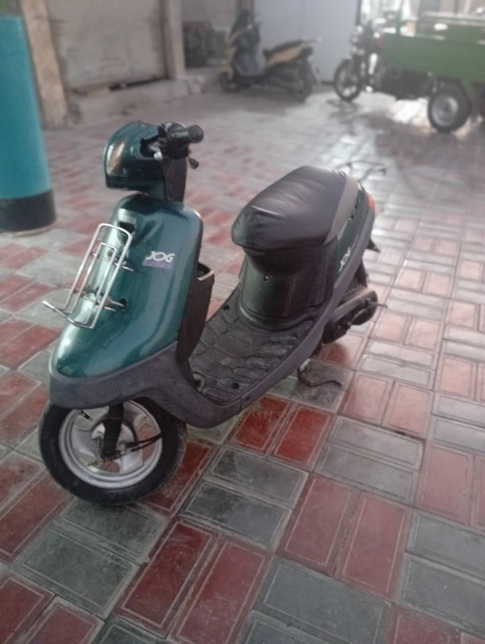 سلام عليكم دراجه لبيع سعر 275بيها مجال قليل  مكينه نضيفه نقص لايت بدلته جديد بس مايشتغل  وباتري فقط شاصي كفاله  شلعه ومعدل دهن درجه اولى اي استفسار خاص  مكاني طويريج ***********
