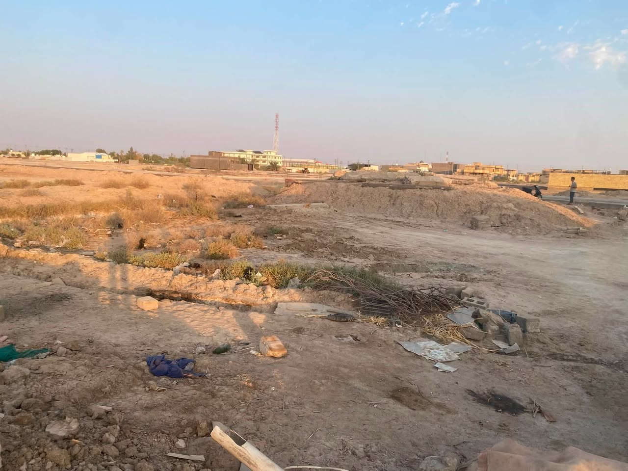 سلام عليكم قطعة ارض للبيع زراعي المساحة 400م السعر 33 وبيهه مجال للشراي الموقع طلحة حي الموضفين خلف الشبكه مال الاتصالات   متواجد فيس وهذا رقمي اتصال واتس اب ***********
