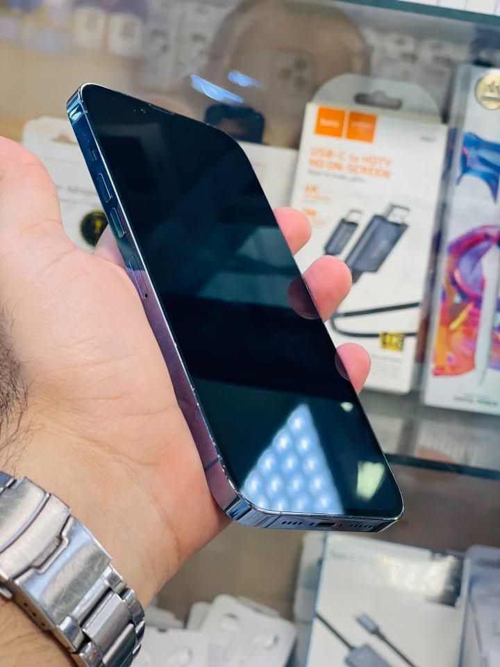 آيفون13Pro Max الذاكرة256 البطارية89 النضافة99% السعر750الف للاتصال ***********
