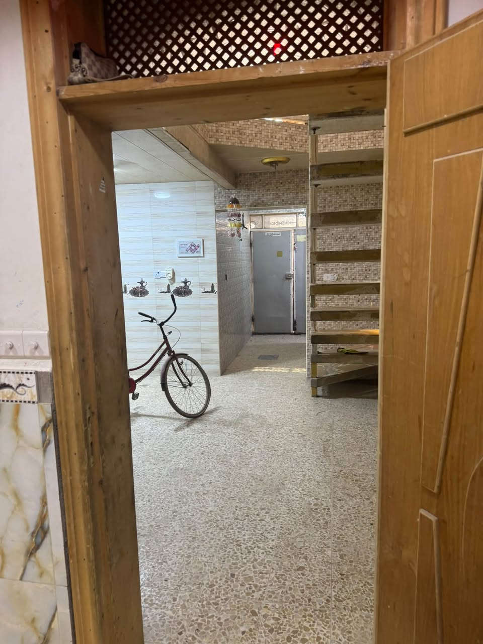 بيت للبيع  بنيان جديد  ٨٤ متر طابقين اربع غرف +محل  صالة مطبخ الموقع شارع المدينة  للاستفسار ***********البيت جاهز للسكن
