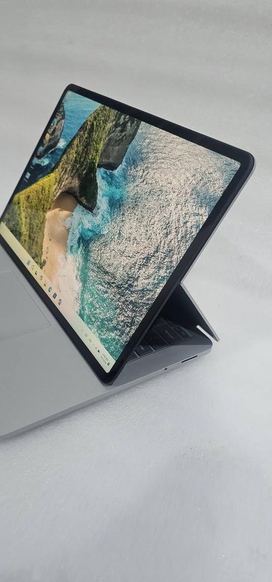 Microsoft Surface Laptop Studio
⚙️ المواصفات:
💠 Core i7 الجيل 11
💠 RAM 16GB
💠 SSD 512GB
💠 كارت شاشة خارجي 4GB
💠 NVIDIA GeForce RTX 3050 Ti

✨ المميزات:
💎 من أفخم أجهزة Microsoft Surface، يجمع بين التصميم الفاخر والأداء الاحترافي في جهاز واحد.

🚀 يقدم أداءً قويًا يناسب التصميم، المونتاج، البرمجة، الهندسة، وتشغيل أحدث الألعاب بكفاءة عالية.

🖥️ شاشة لمس متحركة بتصميم مبتكر تمنحك أكثر من وضع استخدام لتجربة عملية ومميزة.

✨ نظافة الجهاز ممتازة جدًا.

🔋 دورات شحن البطارية 11 Cycle فقط، مما يدل على أن البطارية بحالة ممتازة جدًا وقريبة من الجديدة.

🔥 سعر منافس وما يتكرر
ــــــــــــــــــــــــــــــــــــــــــــــــــــــــــــــــــ
🚚 توصيل لجميع محافظات العراق
💯 ضمان 10 أيام على الجهاز
♦ للاستفسار راسلونا خاص
أو واتساب على الرقم: ***********
