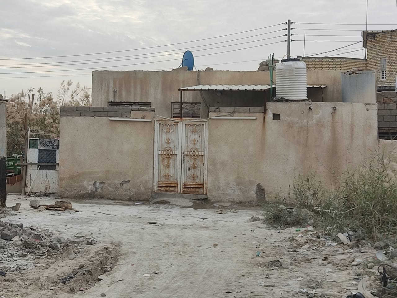 بيت زراعي للبيع  100 متر
مكون من غرفه وصاله واستقبال ومطبخ ومنور خارجي 
منطقه الشموخ الطليعه الثانيه 
خلف مدرسه الامامين مشمول بالتطويب 
كامل ما بيه اي نقص  
السعر   35  
اتصال   ب    ***********
متوفر  وات ساب
