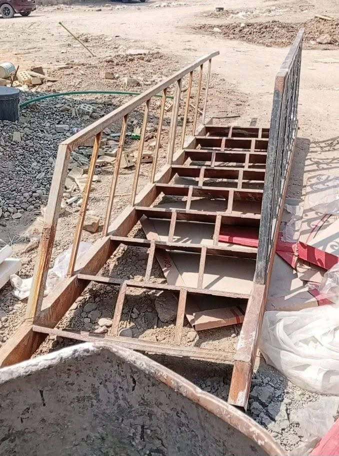 متاح درجين حديد ثقيل تزكام الطول ٤ونص.. ابو المحجر التك عرضه ٨٥ حديد ثقيل وجديد مامستعمل والثاني عرضه متر جدا نظيف وقوي ومابي اي عواج الاول سعر ٢٧٥ الثاني ابو دبل محجر ٣٠٠ مكاني طويريج اي استفسار اتصال او واتساب
