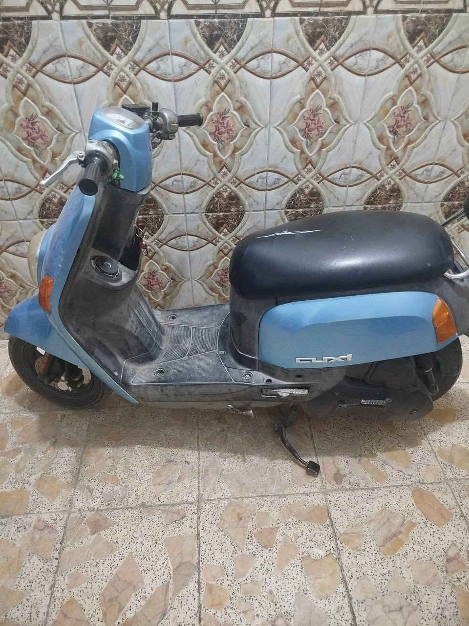 دراجه بليسي مفتوحه مره وحده دراجه نضيفه سعره 650بيه مجال قليل مكاني اسكان الصناعي قرب البانزين خانه التواصل عل رقم ***********
