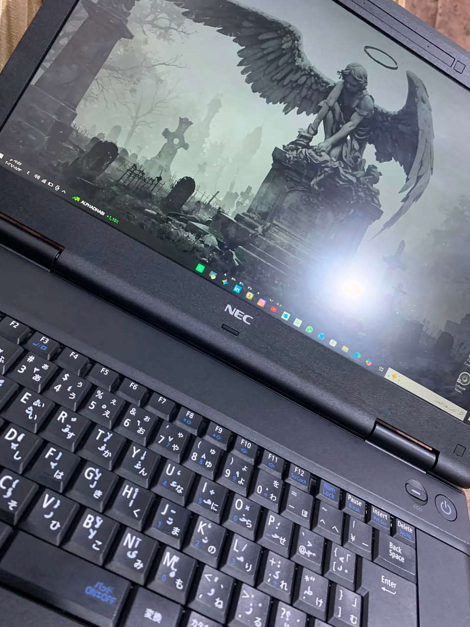 السلام عليكم لابتوب Nec ياباني هارد500GB ويندوز 10 pro نضام 64 منافذ خير من الله بي حجم شاشه 15.6 انج حجم جداً كبير دقة شاشة جداً عالية شحنه يطول فوك ساعه ملحقاته شاحنه وماوس سعر 225 بي مجال بسيط او مراوسة بدراجة عنواني كرمة علي للأستفسار ***********
