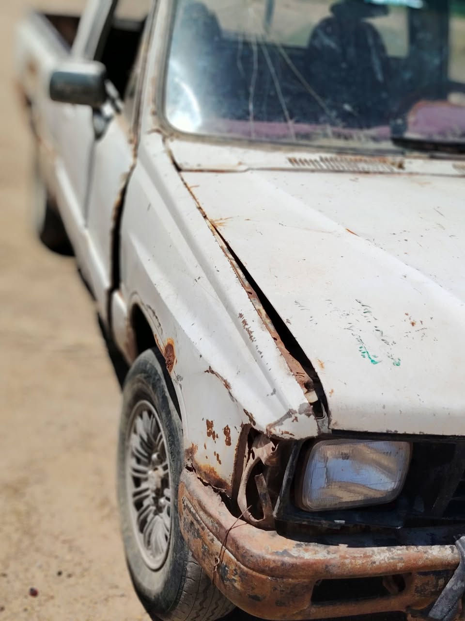 سلام عليكم سياره للبيع موديل ١٩٨٧ محرك كروسيده مكان كوت شيخ سعد رقم بس واتساب فقط ***********
