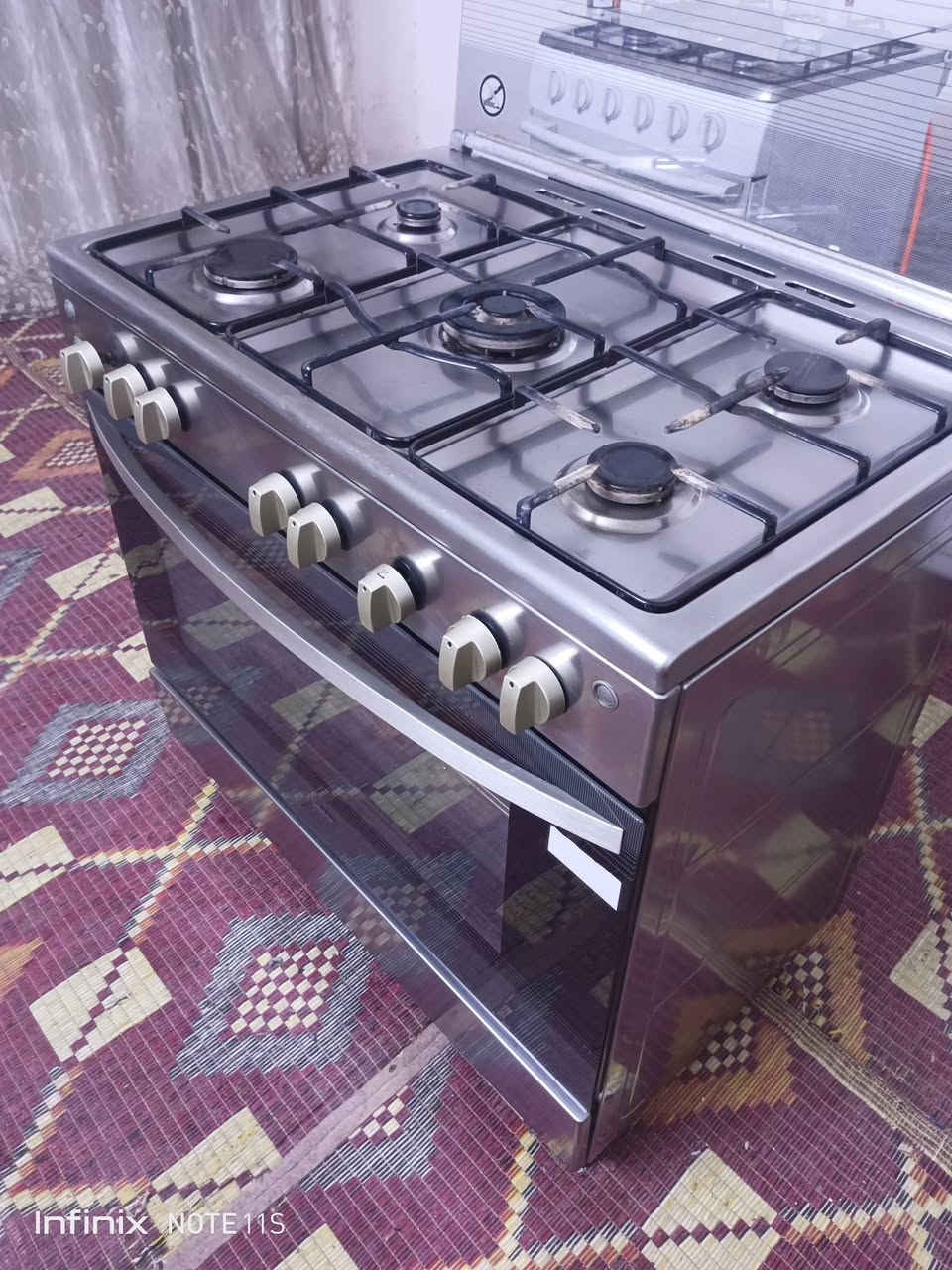 طباخ ايطالي خمس مشاعل نضيف كلش شغال علفحص سعرة 175 للاستفسار وت ساب اتصال هاتفي
***********
***********
او علخاص توصيل موجود مكاني سبع البور

نص مكتوب في الصور:
- Infinix NOTE 11S