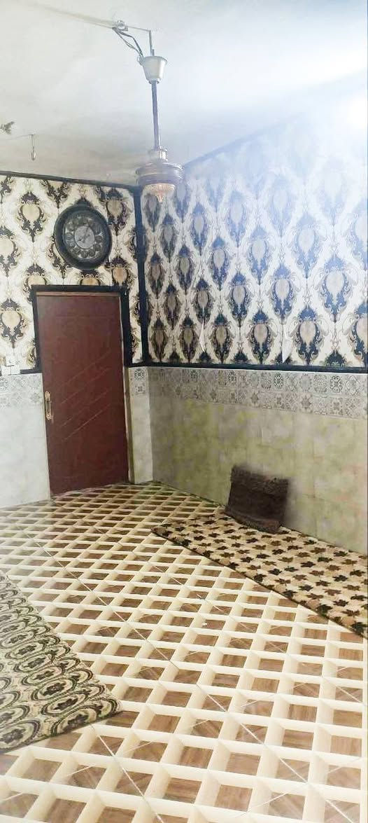 بيت للبيع المساحه 100متر طابق ونص متكون من استقبال وصاله ومطبخ وغرفه نوم جوه وفوك غرفه نوم وصاله كلش كبيره وصحيات داخلية وخارجية
الموقع خلف مدرسة امل الاجيال الشارع التبليط الفرع المقابيل المولده
للاستفسار خاص او على الرقم***********
