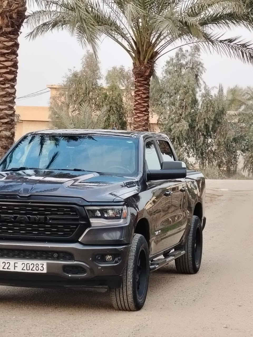 رام (RAM 1500) بك هورن - لون فيلي مميز
الموديل: 2022

الممشى :65000km

الفئة: بك هورن (Big Horn) مع مظهر Night Edition الرياضي المطفأ

رقم السيارة: أربيل (تحويل مباشر) 

​📋 المواصفات والتفاصيل الأساسية:

​المحرك: هيمي (HEMI V8) بسعة 5.7 لتر، يولد قوة 395 حصان (قوة وعزم جبار مع نظام اقتصاد الوقود eTorque لزيادة الكفاءة).

​ناقل الحركة (القير): أوتوماتيكي من 8 سرعات (تحويل بنظام القرص الدائري الذكي).

​نظام الدفع: دفع رباعي (4x4) مع خيارات تحكم كاملة للطرق الوعرة والسريعة.

​اللون الخارجي: لون فيلي (Steel Gray) مميز وأنيق، مع شباك أمامي ولمسات رياضية باللون الأسود المطفأ.

​الغرفة والداخلية:  (Crew Cab) واسعة جداً، مقاعد مخمل مخيطة باللون الأسود بحالة مميزة جداً.

​✨ الإضافات والميزات الخاصة بالسيارة:

​شاشة وسطية تدعم نظام Uconnect الحديث مع بلوتوث وأنظمة اتصال الهواتف الذكية.

​حساسات كشف النقاط العمياء (Blind-Spot Monitoring) مدمجة بالمرايا الجانبية.

​نظام تدفئه للستيرن والمقاعد الاماميه  

​كونسول وسطي ضخم يحتوي على منافذ شحن سريعة متعددة (USB و Type-C) مع منفذ كهرباء منزلي 115V خلفي.

​مقود جلد مطرز يحتوي على تحكم كامل (مثبت سرعة، أوامر صوتية، والتحكم بشاشة العدادات).

​دواسات جانبية (Side Steps) بلون أسود مخصص.

​

مكان السيارة (صلاح الدين)

للاستفسار الاتصال على الرقم(***********)
