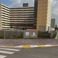 ١٠٠م • نظام غربي • طابق ٧
