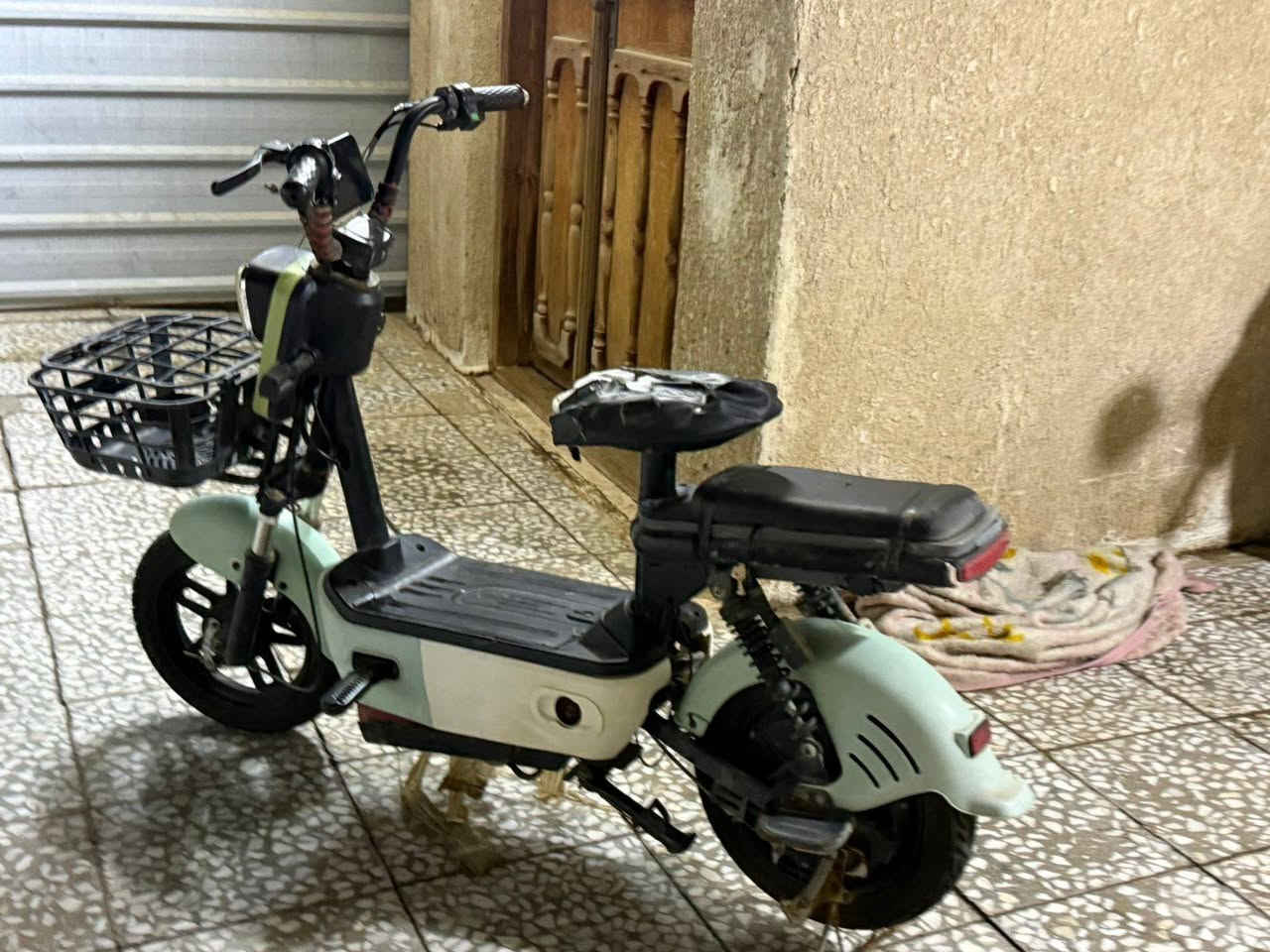 بايسكل شحن للبيع كلشي مابي بس بطاريات وكشن حجم 14 يجي وياه المفاتيح ملاته بي 4سرعات السعر 350 وبي مجال للطيبين لتواصل على هذه الرقم 
***********
