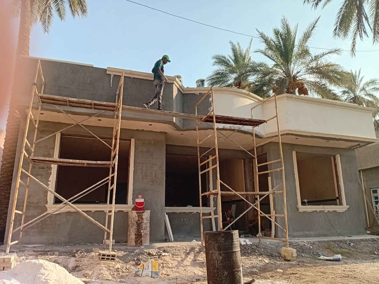 عمل جميع عمال الديكورات والاصباغ والسقف الثانوي بنسب الاسعار للستفسار نتصال ***********
