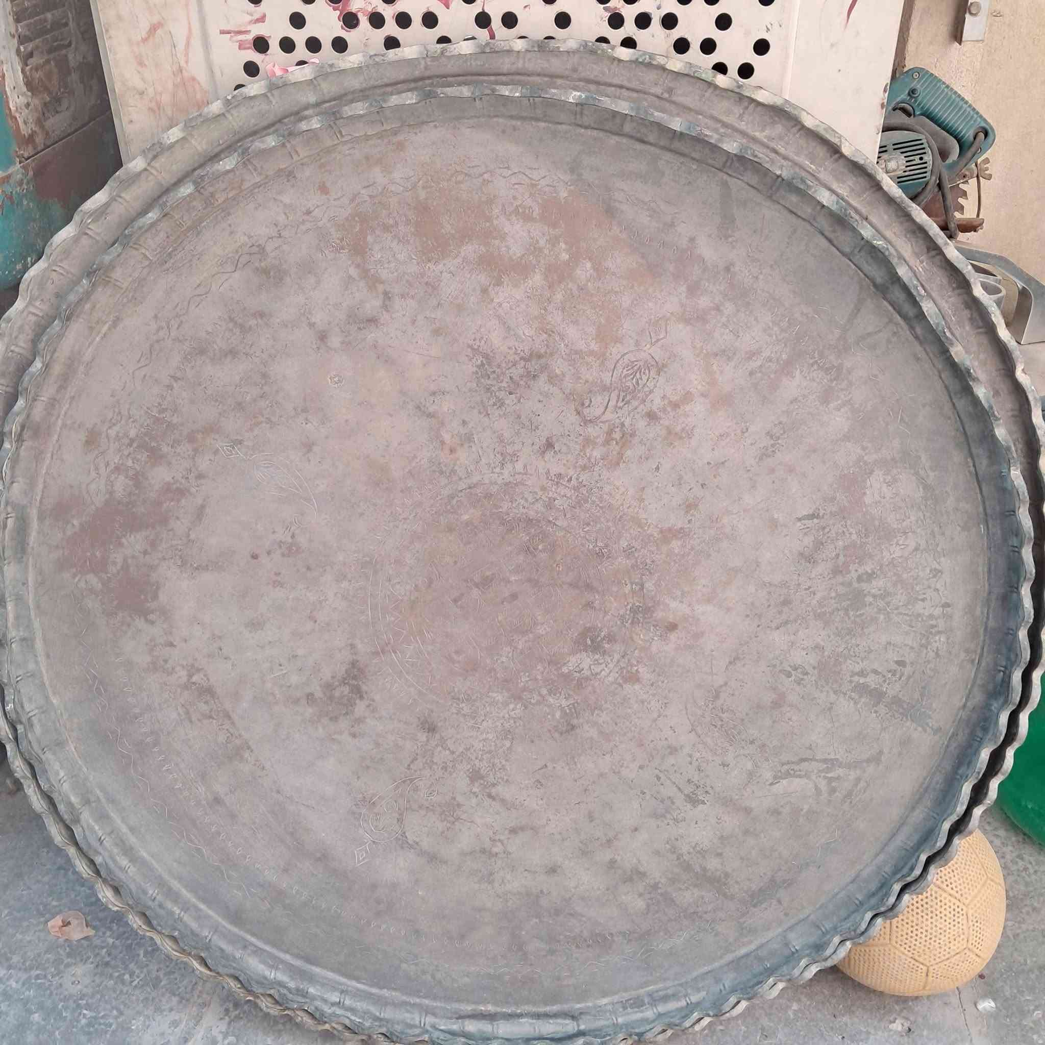 السلام عليكم  صواني عدد ٢ منقوشات الارتفاع ٩٤ والثانيه ٩١ الاتصال على***********بغداد
