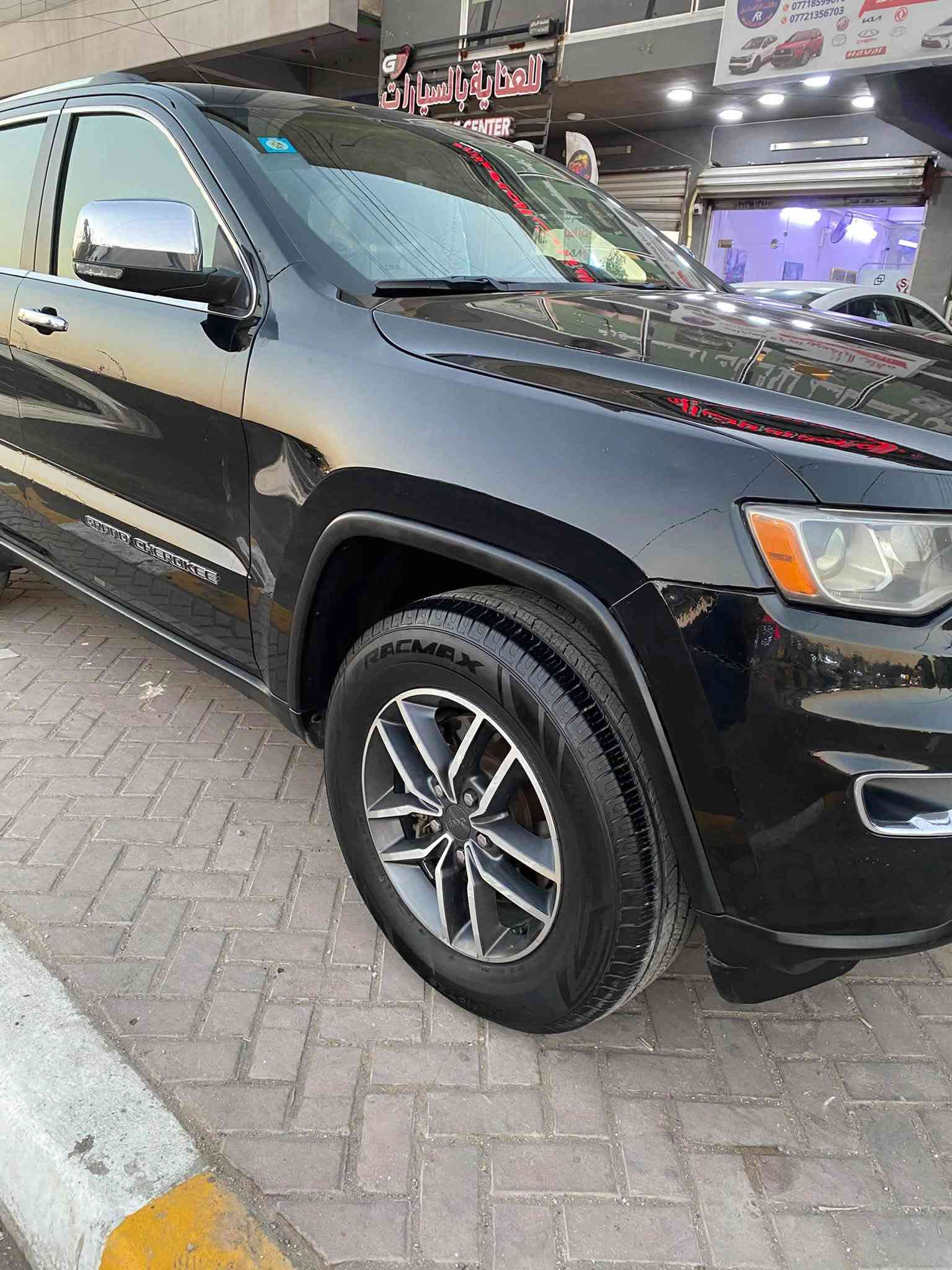 السلام عليكم جيب  كراند شيروكي لمتدد 2021 ماشيه 125الف مكينة 6سلندر رقم بغداد 
بيه صبغ فقط البنيد بدون شاصي ولغود سياره جاهزه من كلشي بدون اي نقص تحويل ثاني يوم 
صور الحادث بلمنشور كذالك السونار البارد كله مصلح 
مكانه بغداد  *********** 
بيع أو امراوس سعرها 225 وبيه مجال
