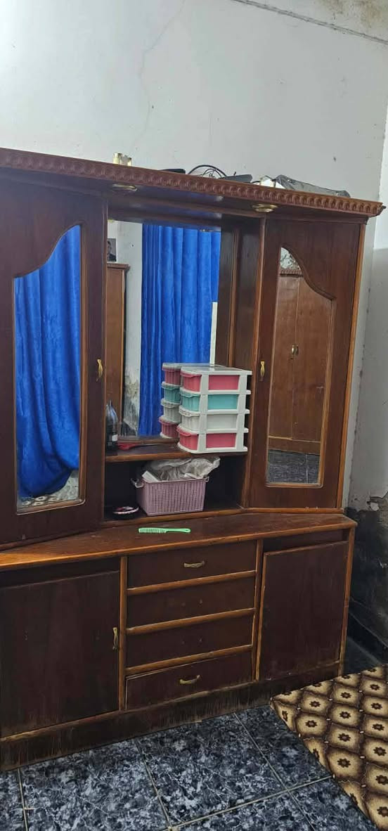 السلام عليكم غرفه مستعمله سعر للبيع عراقي حطاطه للبيع ٤٥٠ وقابل للتفاوض اللا ستفسار مراسله  صفحه او اتصال برقم ***********
