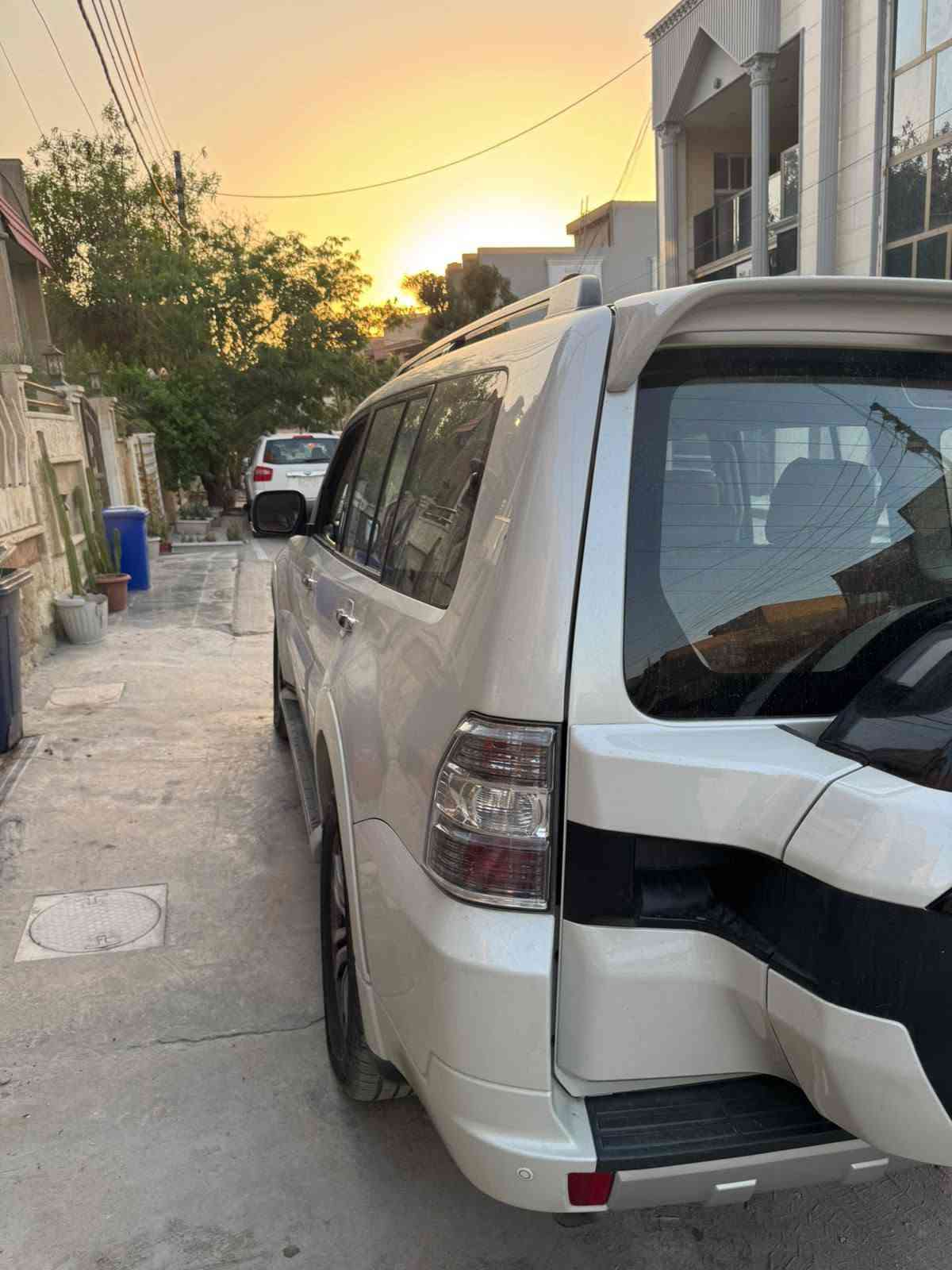 سلام عليكم عندي هاي الباجيرو اعرضها للبيع 2020 فول 3800 علامه ذهبيه راس الارنب قفل دفلوك سماعات راك فورد دمام كشنات جلد معروف باجيرو 2020 العلامه الذهبيه مكفوله من الضربه والبارد ماشيه 76 الف السعر 235بيها مجال شي قليل  ***********
