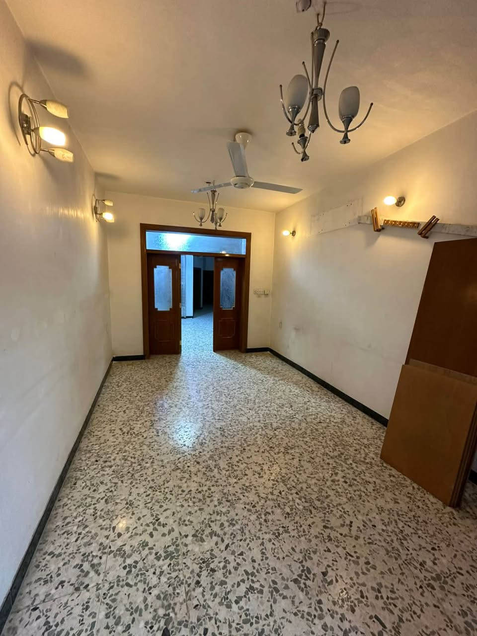 🏡🔥 للإيجار بيت مميز وبمساحة واسعة! 🔥🏡
📐 المساحة: 175 متر
🛏️ 4 غرف نوم
🚿 5 حمامات
🛋️ صالة واسعة
🍳 مطبخ

📍 الموقع: الأربعميّة – شارع الكوفي
💰 الإيجار: مليون و250 ألف فقط

✨ بيت مناسب للعوائل، بمساحة مرتبة وموقع مميز.

📞 للاستفسار:
***********
***********

🏢 مكتب الرواد للتطوير العقاري
🔑 نوفر لك العقار المناسب باختيار مضمون
