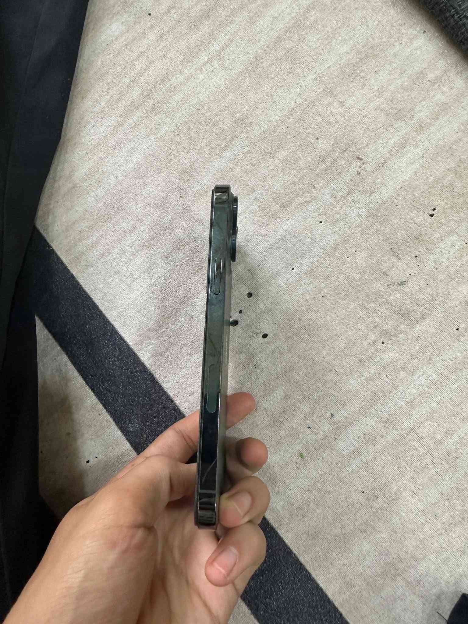 سلام عليكم جهاز 13برو ماكس جهاز نضيف فقط مبدل شاشه اصليه 3خيارات وبي خط خفيف بل شاشه وكلشي شغال بي بطاريته 85 فقط مبدل شاشه رقمي ***********  525وبي مجال قليل
