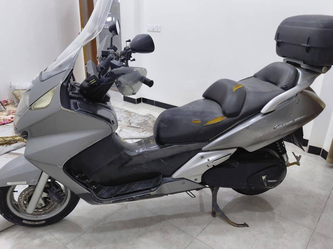 سلفر ونج 600 🔥 
🏍️ سلفر ونج 600 بحالة نضيفة جدًا
💰 السعر: 25 ورقة و بيعا مجال للطيبين
📋 داخلة كمرك وجمارك
🛞 كفرات فول
⚙️ المكينة نشطة فول
✨ دراجة نضيفة، شغل واطلع
ما ماشية 38 الف
مكاني بغداد التاجيات
دراجة جاهزة وتستاهل تجي و تشوف بعينك
📩 للاستفسار والتفاصيل راسلنا عل رقم
+964 776 655 1322
***********
