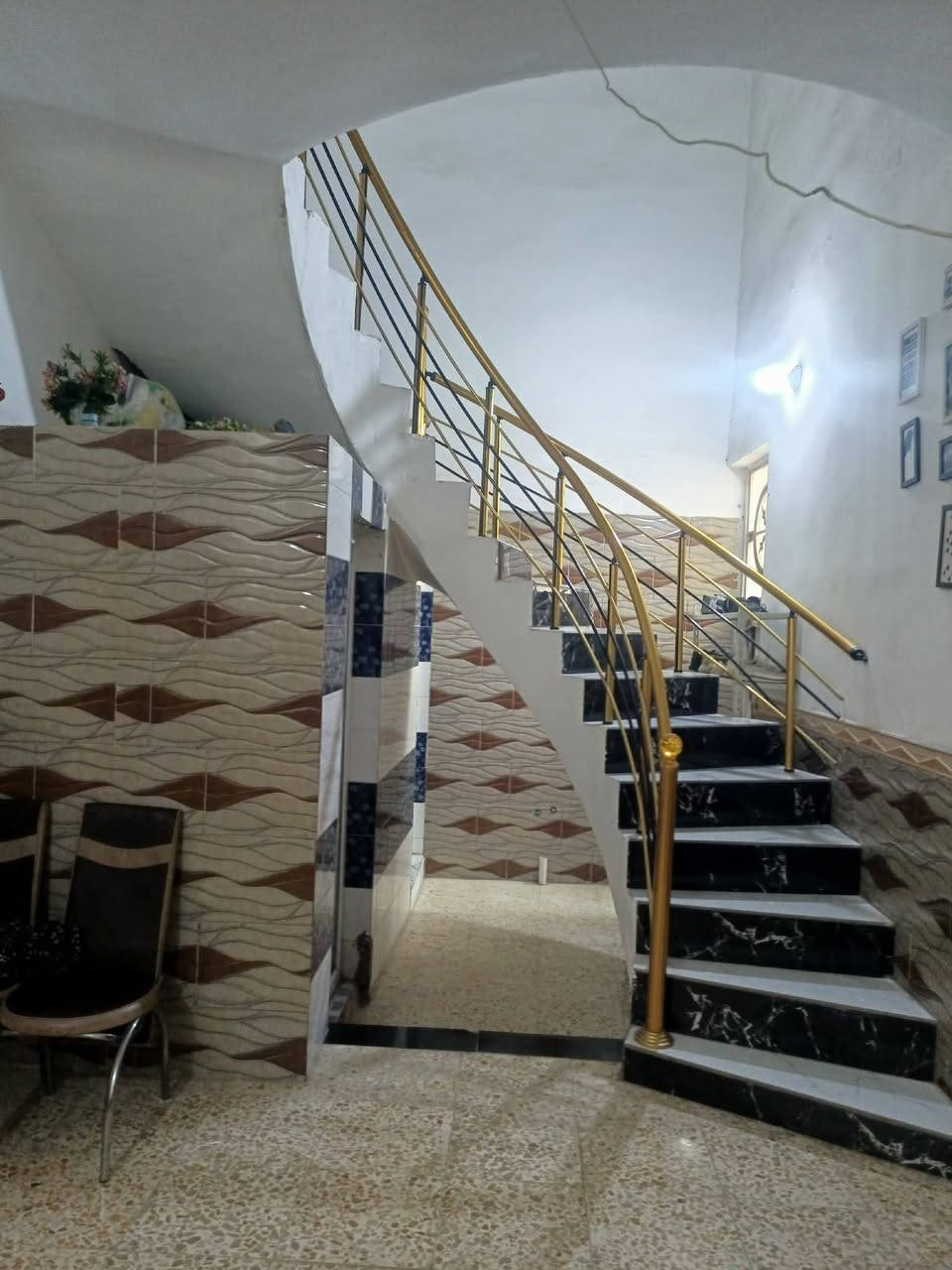دار للبيع المساحه 200م الموقع حي المشتل مقابيل المدرسة الهيكل بيت جديد ونظيف شارع عريض موقع ممتاز سنه البناء 2021 السعر مناسب جداً للاستفسار التواصل مع صاحب الدار ‏‪***********
