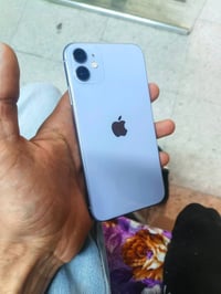 ايفون ١١ • ١٢٨ جيجا • خط بالشاشة