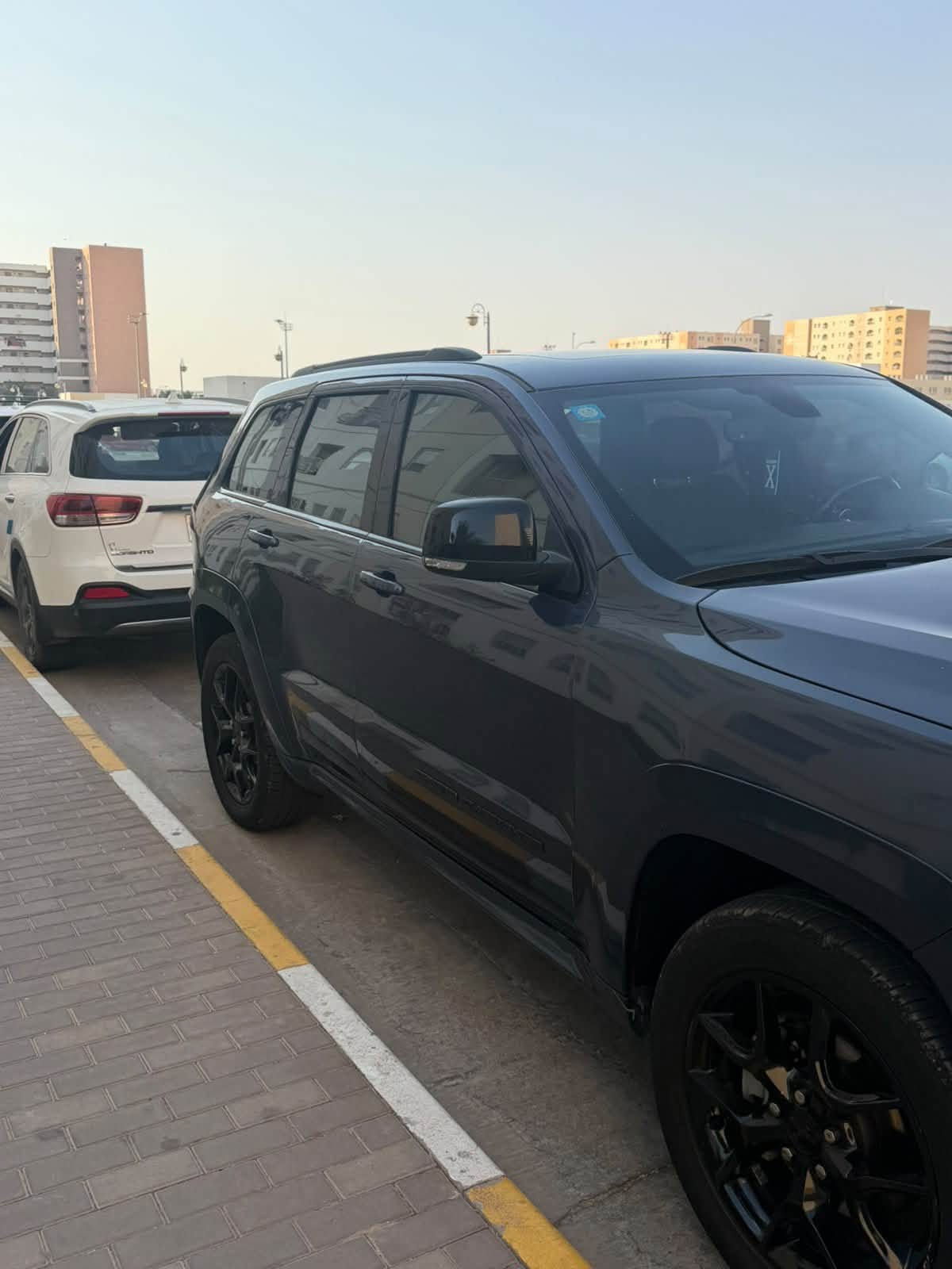 جيب شيروكي2020 Limited X
حدتها مبدل بنيد قطعه واحده
الموصفات معروفه
السعر 25500$ 
الرقم بغداد بسميه 
***********
