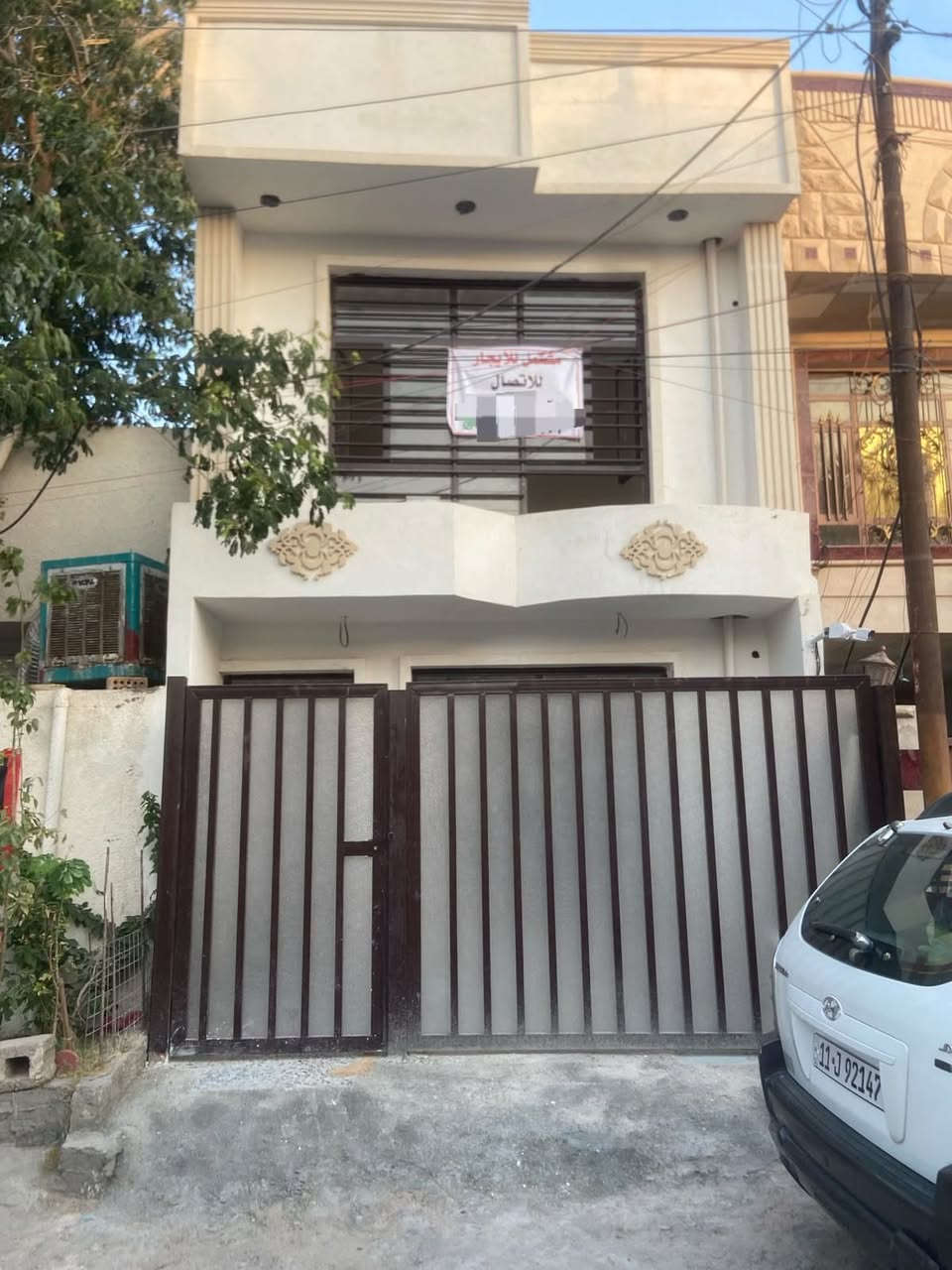 مشتمل لاالايجار مساحه ٥٠ م مربعه تحتوي على صاله كبيره ومطبخ كبير زائد غرفتين في الطابق الثاني ٥ في ٤  المشتمل جديد هسه طالعه منه العمال مامسكون سابقا السعر ٤٥٠ الف قفل مقدمه ٣ اشهر العنوان حي الجهاد الالفين الشارع الاول هاتف ***********

