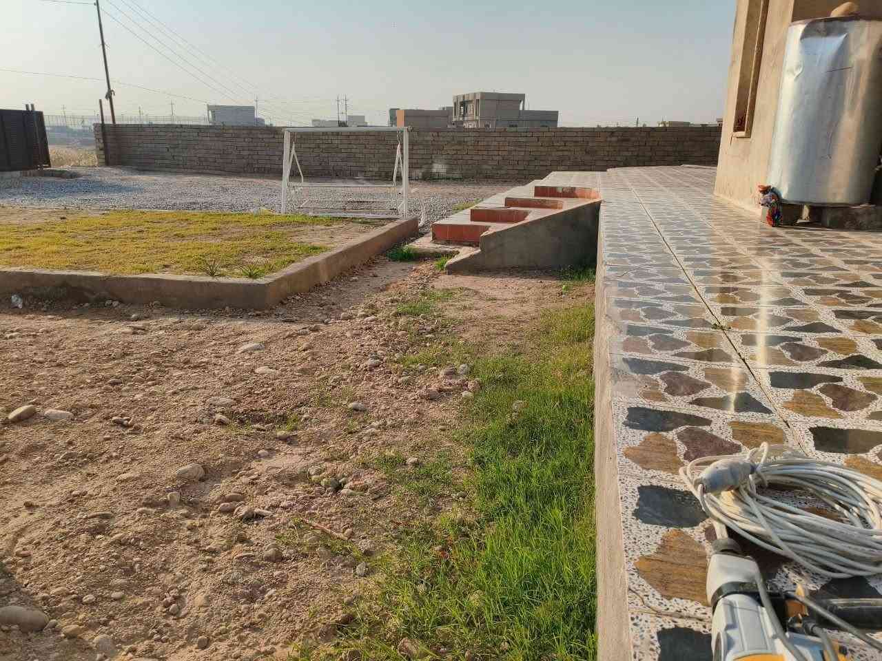 بسم الله الرحمن الرحيم
(وَأَحَلَّ اللَّهُ الْبَيْعَ)
​🏠 دار فخم وجاهز للسكن الفوري البيت بناء حديث ومكمل بالكامل، بس تجيب أغراضك وتسكن!
​📌 الموقع والتفاصيل:
• الموقع: الشرقاط - قرية شكرا (يبعد 200 متر عن الشارع العام، وطريق واسع عرض 10 متر).
• المساحة والخارج: حوش كبير، حديقة، وسياج داير ما دير، مع 4 تانكيات ماء فوق.
• التوزيع: 4 غرف نوم، استقبال، هول عدد 2 + مطبخ، موزع + حمام 
• : البيت مفصول بالكامل بورسلين وسيراميك، درج داير مرمر، أبواب، كهربائيات وباب حوش جاهز.
​📸 الصور مرفقة بالأسفل لمعاينة تفاصيل البيت ع الطبيعة.
​💰 السعر: 75
📞 للإستفسار والاتصال:
*********** - ***********
​بالتوفيق للجميع
