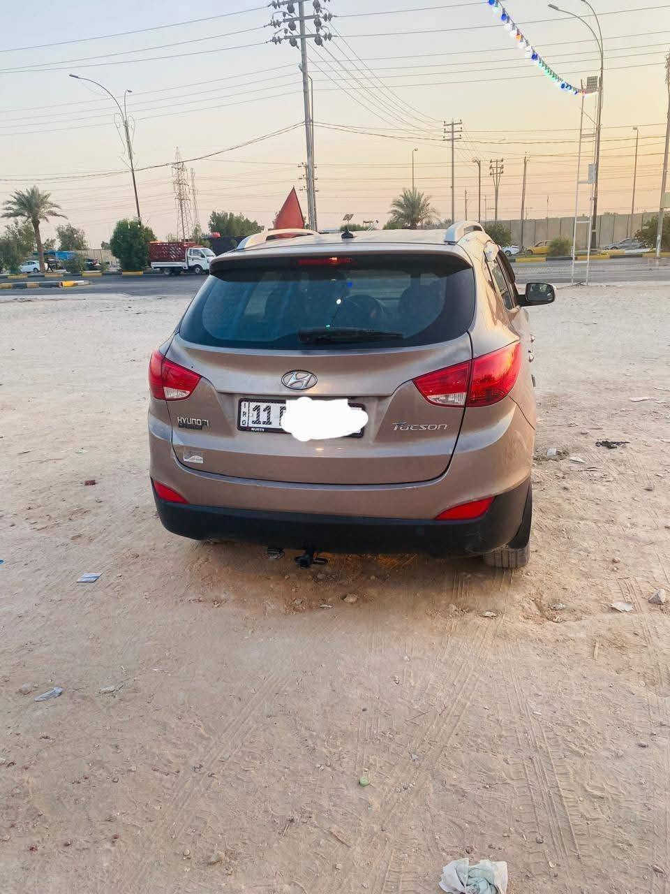 توسان مديل  13رقم بغداد الجديد
المواصفات/فول عدا الفتحه والبصمه
مكينه 2000دوش
كير AT/ كشاف/تحكم جهتين/شاشه/ويلكب/داخل جلد
فول عدا البصمه والفتحه
 ضربتها من امريكا (باب السايق وعكس السايق مرجعات بلاديات) والباقي كله كفاله عامه
سياره نضيفه إستخدام شخصي على كد الدوام مال ابنيه
كير مكينه  تبريد ثلج
تخم تاير 
متصرف عليه ابد
جاهزه داخله جديد
السعر 108ورقه
للإستفسار/  ***********
العنوان /كربلاء او بغداد
