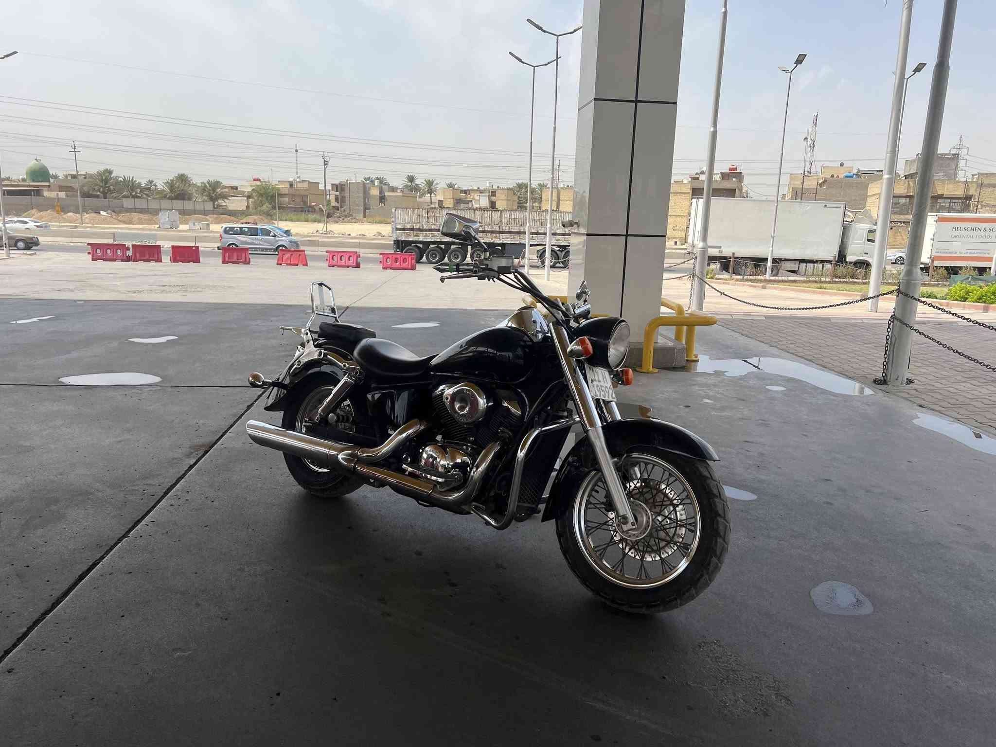 السلام عليكم 
هوندا شادو 400
بغداد الشعب  الرقم ***********
السعر مناسب قيم بما يرضي الله والشراي يدلل 

رقم بغداد انكليزي لوحتين مو وحدة 
بسمي تحويل ثاني يوم

كير ومحرك خير من الله بيهة شلعة كلش قوية 
يحتاج ترتيبات بسيطة وشبيهة نقص ينزل من سعرهة
