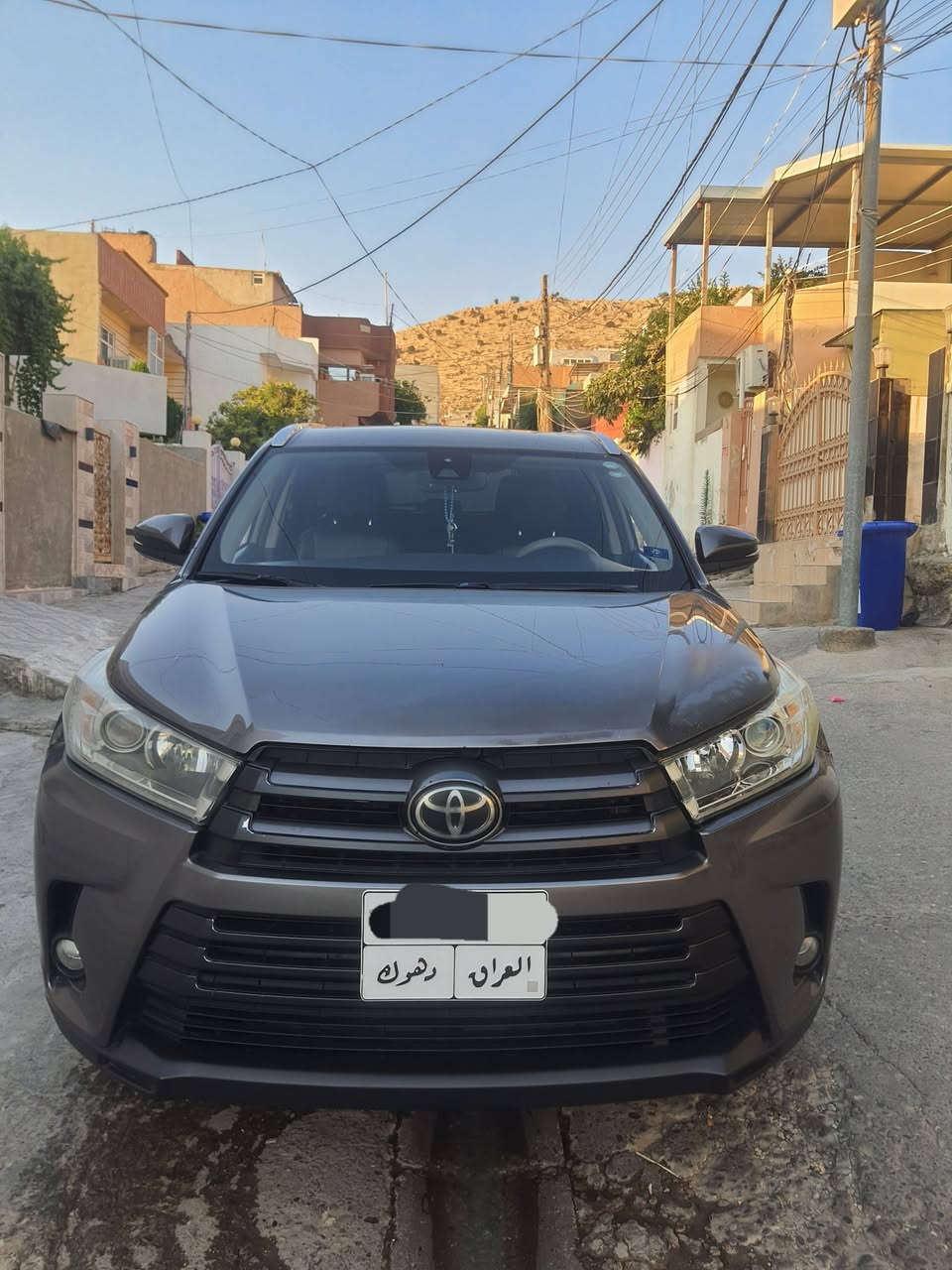 السلام عليكم تويوتا هايلندر ٢٠١٧ XLE فول مواصفات
السياره دفع رباعي(AWD)
ناقل حركه اوتوماتيك 8 سرعات
رادار
نظام مراقبة نقطه عمياء
مثبت السرعه
محرك 6 سلندر 3.5
قوة المحرك 295 حصان
فتحة سقف
كشنات جلد7 راكب 
كنشات الاماميه تدفئه و كهربائيه
بردات أبواب
جنطه كهرباء
تحكمات مقود
شاشه لمس مقاس 8 انش و كاميرا
نظام دخول ذكي وتشغيل بزر
اقتصادي في استهلاك الوقود
مكيف ثلاث مناطق أمامي وخلفي
نظام تحذير الاصتطدام الامامي
نظام مراقبة ضغط الطارات
وسائد هوائيه متعدده
السيارة نظيفه جدا
حادث السيارة شبر بنيد بس و 2 اصبع جملغ سايق بدون دواخل ماشيه 74 الف ميل و سيارة بسمي
سعر 240 و بيهه مجال
هذا رقمي ***********
