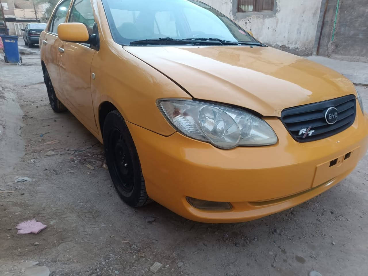 سلام عليكم للبيع BYD f3موديل 11جاهزة سنويه ولوحات اليوم استلمتهن رقم قادسيه انكليزي الجديد هيئة وغرامات مصفره مصبوغة عام مكينه وكير كفاله حدادية جديد باتري جديد دوشمة جديد تخم تاير شاشه مكانها بابل السعر 37 موبايل *********** بدون مراوس
