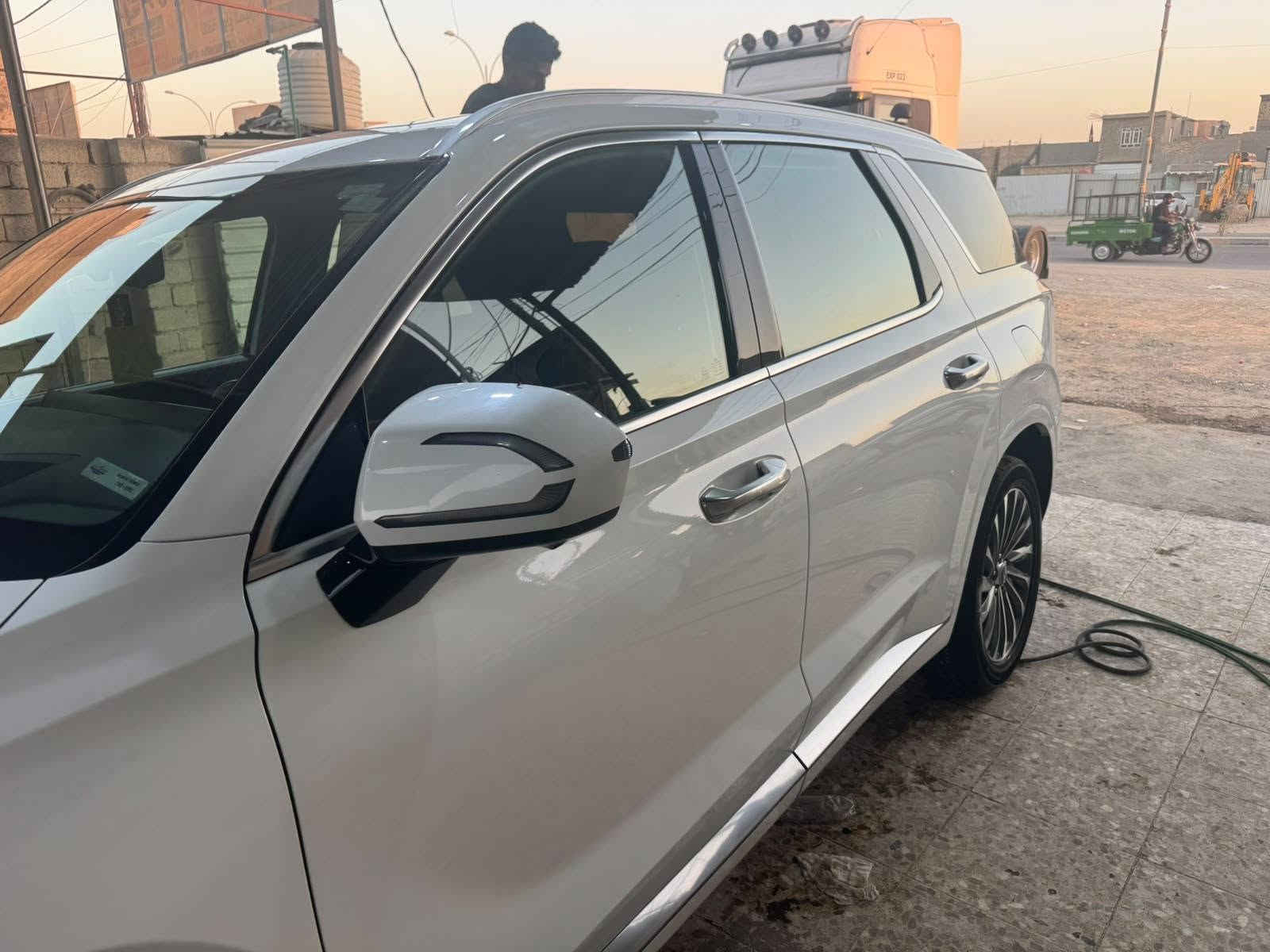 هيونداي بلسايد كلكرافي 24
مكلف بالنشر حبايب
‏Hyundai Palisade, Calligraphy
كلكرافي تجي اعلى فئة بالبليسايد فول مواصفات 1/1 
ماشية 21 الف ميل فقط  محرك 6 سلندر 3.8L 
السيارك  رقم شهداء بعد الها سنه وشويه حاظرين لاي ضمان 

المواصفات : بصمة ، تشغيل عن بعد ، بصمة ابواب 
،بانوراما  فتحتين سقف ، سماعات هارمن كاردن ، رادار امامي جانبي عدد 6 ، حساسات امامي خلفي ، شت كامرات 360 درجة ، كشنات الامامي خزن ميموري.  جميع الكشنات كهربائي و تدفئة و تبريد ، كشنات جلد ، كشنات Vip منفصل ، بردات جانبية ، تبريد مركزي امامي خلفي منفضل التحكم ، تحكمات ستيرن ، شفتات ، كروز سرعة و سياقة ذاتية بالكامل ، تدفئة ستيرن ، مري هيتر ، صندوق كهربائي ، خمس و ضعيات قيادة ، ويل كب 20 ، اوتو هولد + نقطة عمياء *•+ اوتو بريك ، هاند بريك بصمة ، مثبت سرعة ، شحن لاسلكي ، ، شاشة كبيرة ديجيتال ، كشن السايق مساج ، دادة شو امامي بلدشبول ، تقديم و ترجيع السيارة عن طريق البصمة ، منفذ type-c , و بعد بيها هواي مواصفات ، 
السيارة جاهزة  

مكان السيارة حله 

  بشرط 
ضرر السياره دعاميه  الامامية 
بدون دواخل شرط كير و محرك بشرط 
صور الحادث  بالمنشور

للتواصل : اتصال او واتساب ***********
