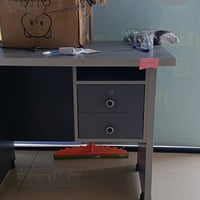 میز ١٢٠×٨٠سم • مستعمل سنة • بلا خدوش