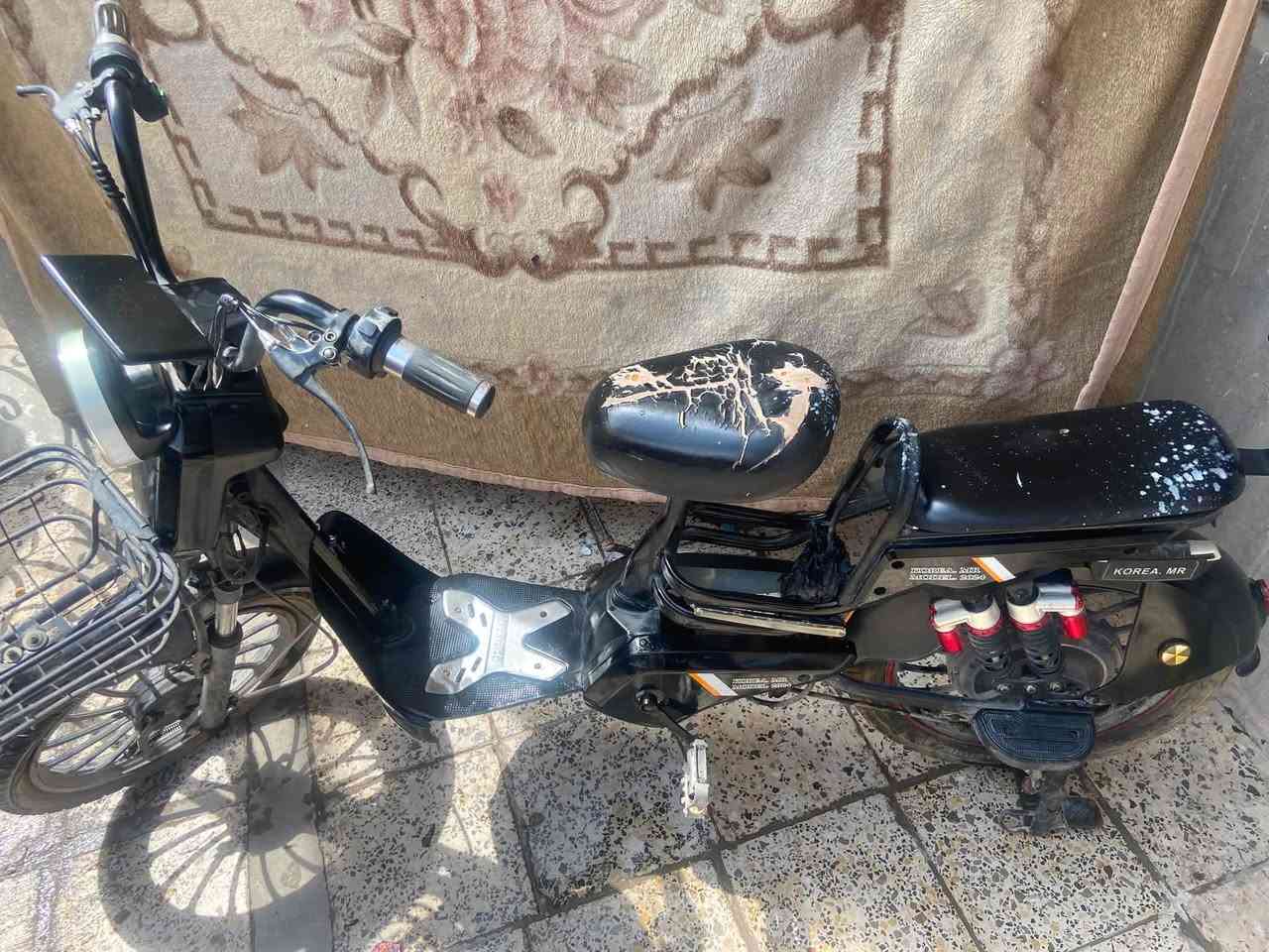 السلام عليكم عيوني بايسكل شحن للبيع في محافضة كربلاء المقدسة البايسكل موديل 24 البايسكل بطارياته واكفات البايسكل كامل من كلشيي بصمه وسويج عدا البطاريات لان صار عندي ضرف وتركته جنت اروح بي للمدرسه وارجع مايوم وكفني بشارع كامل مع الشاحنه مالته 

والسبب عندي مريض واحتاج فلوسه وبعته 

سعره 150 بي مجال حك الجيه وتشلعون عيوني الضرف وازاني وخلاني ابيعه وشكراً الكم 

راسلني واتساب ***********
