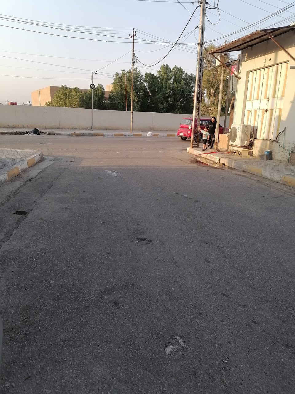 عرصة ٣٥٩ متر للبيع طابو صرف
 حي الحضارة النسر قرب مدرسة العبير خدمات كاملة ومكان مميز 
للاستفسار *********** او***********
