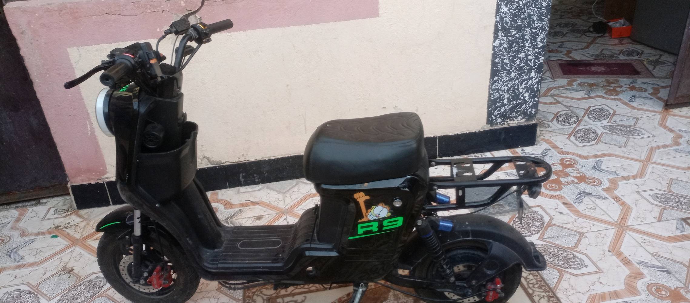 دراجة شحن r9 نضيفة بطاريات ممتازة 5 بطاريات المكان البصرة الحيانية دور الشرطة السعر 400 بيها مجال للطيبين رقم الهاتف ***********