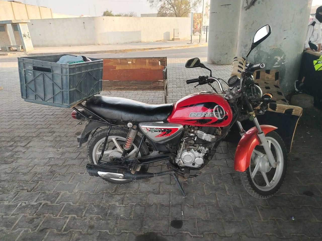 السلام عليكم دراجة بوكسر موديل2017اوراقها ضايعة بيهة بلاغ محكمة كامل وي رقم الشاصي باب اول الدراجة 4كير حجم المحرك 150ccمبدل الهة ولفات وجواكيج وزنجيل وكام شفت شركة دراجة حلوة وناعمة سعرهة 600 عيبهة الوحيد الهندر خارط تشتغل سلف الهندر مكسور من جوة***********
