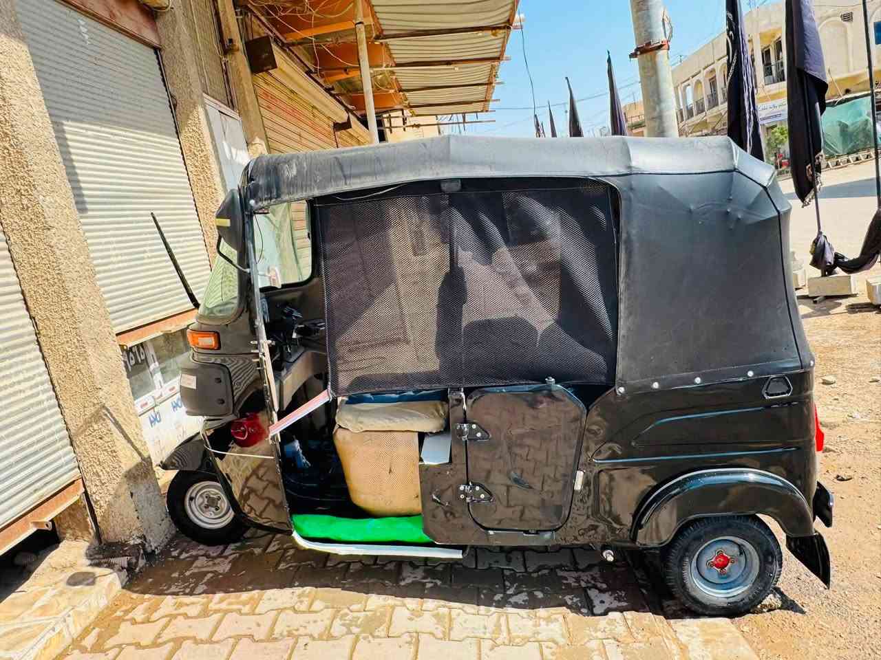 سلام عليكم تلتك موديل ٢٢ نضافه حلوه مدامكم رقم ديالى بسمي تحويل ثاني يوم سعر عل خاص(***********)
