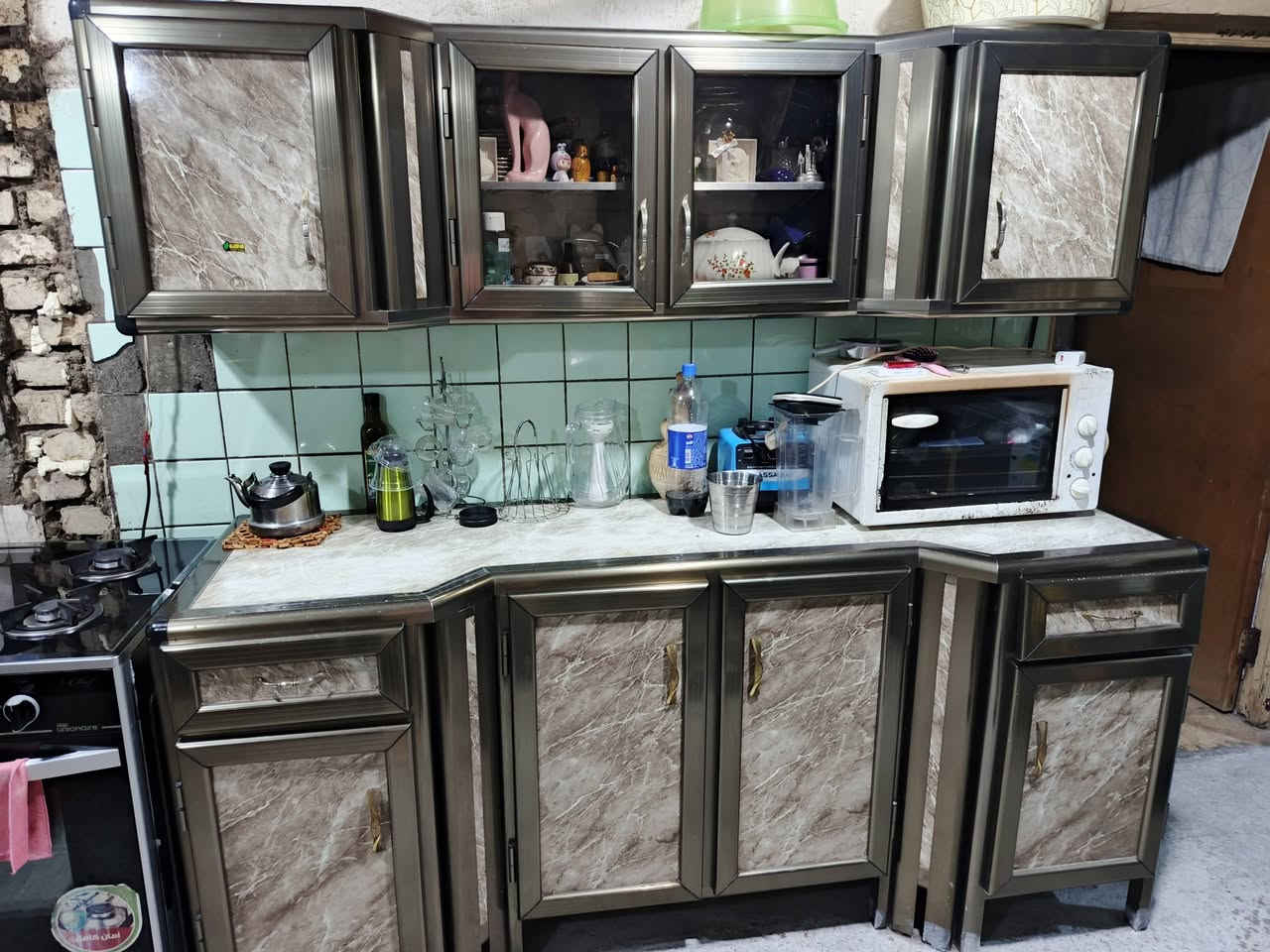 من رخصة الادمن 
عندي كاونتر للبيع طول السنك ١٥٠ 
و طول الكاونتر مترين مع الملحلق 
السعر ٣٠٠ وبي مجال 
للاستفسار ***********
