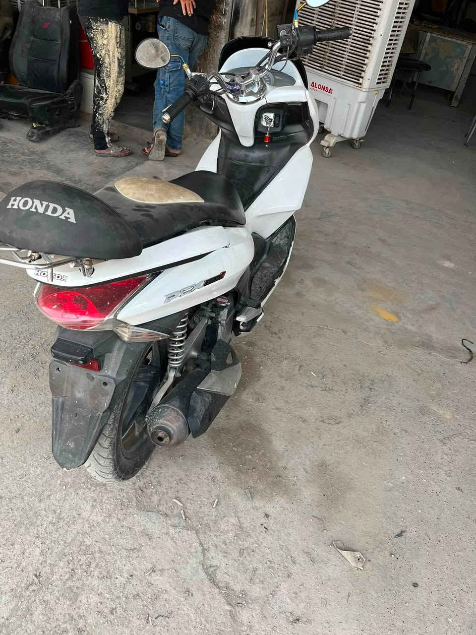 السلام عليكم
جيل اول pcx
مكينة 150 ياباني تدفئة يدات استان كهربائي مكينة بيها تبخير اول متشغل السعر 900 وبيها مجال العنوان ديالى بعقوبة ***********
