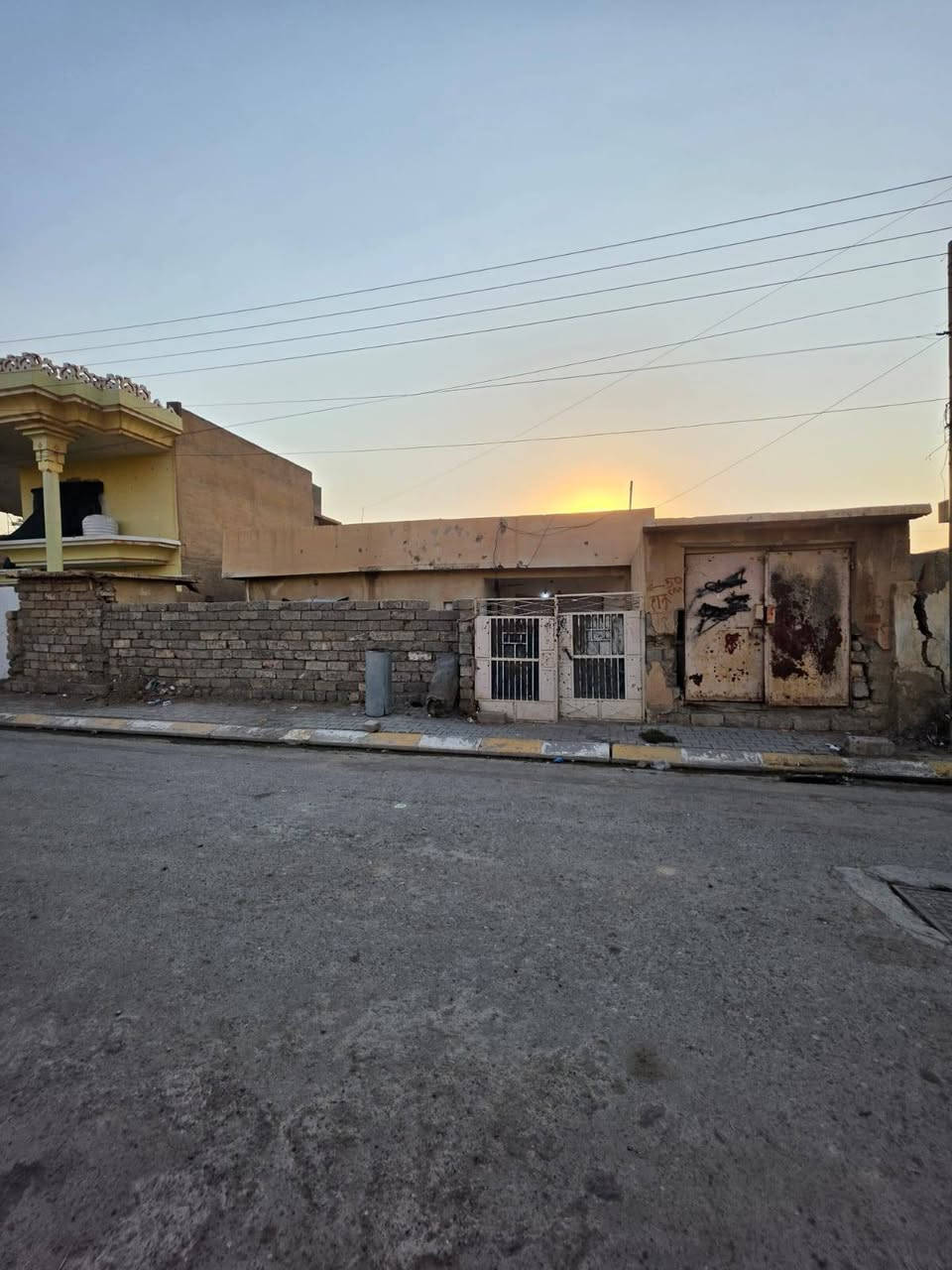 🏠 للبيع بيت بناء قديم وبسعر مناسب
📐 المساحة: 300 متر مربع
🛣️  على شارع  10 متر
📍 الموقع: الحي العصري الشمالي
📌 بالقرب من ثانوية بيجي الأهلية وكافتريا عبدالله البصراوي
⭐ موقع مميز ومساحة ممتازة 
☎️ للتواصل: ***********
