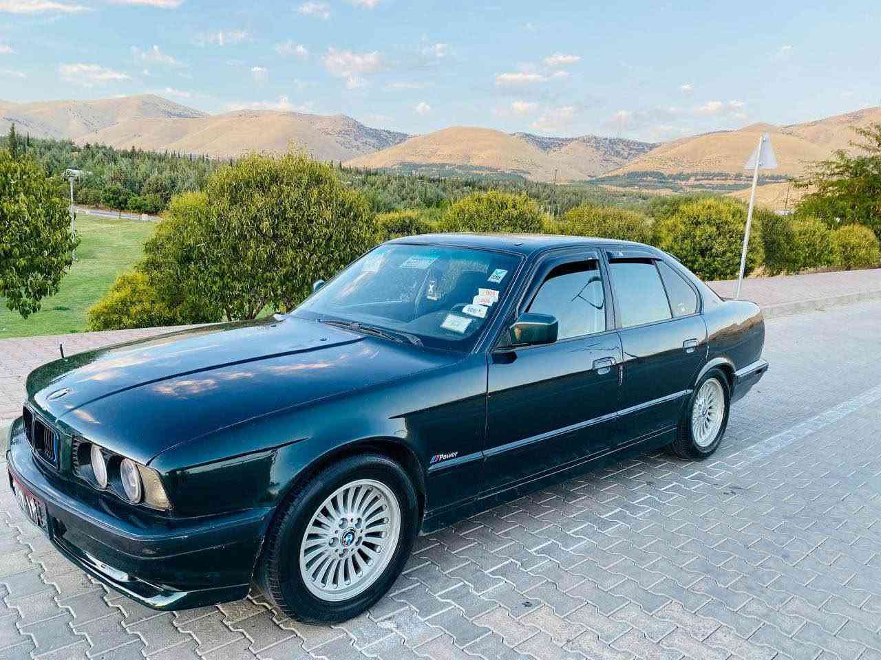 سەرەتا بەناوی خوا ماشاللە لەماڵی هەموو لایەک 
BMWبۆفڕۆشتن 
نموونه يي نيه له جوانيا
مۆدیل 1991ئارم پلاستيك سليمانيه به شه رتي ئارموو ئه وه ليات  
مووسو براوه ش به شه رت  
مکینە 520  كپس ديجيتال گیڕ عاديه   به شە رتي گيرو مه كينه هه لمي نيه
كاره باهي هه مووي ئيش دكات 
دوو جام كاره باهيه  لآيتت زينونه لآيتت عه لقه شه گيچه  كاني هه مويي ئيش ده كاتت
گه رمي و سيدي هه موو شتيكي مزبوتت 
چوار تايه و ويلي تازه تازه يه
سه ياره كي تا بليت توندوو تووله مالي دوسته 
هيچ ده عمو ليدراوي نيه پيشو دواهي كه پسه 
نرخ (( 27گلا معامه له يكي برايانه)) 
***********
*********** السليمانية, العراق
