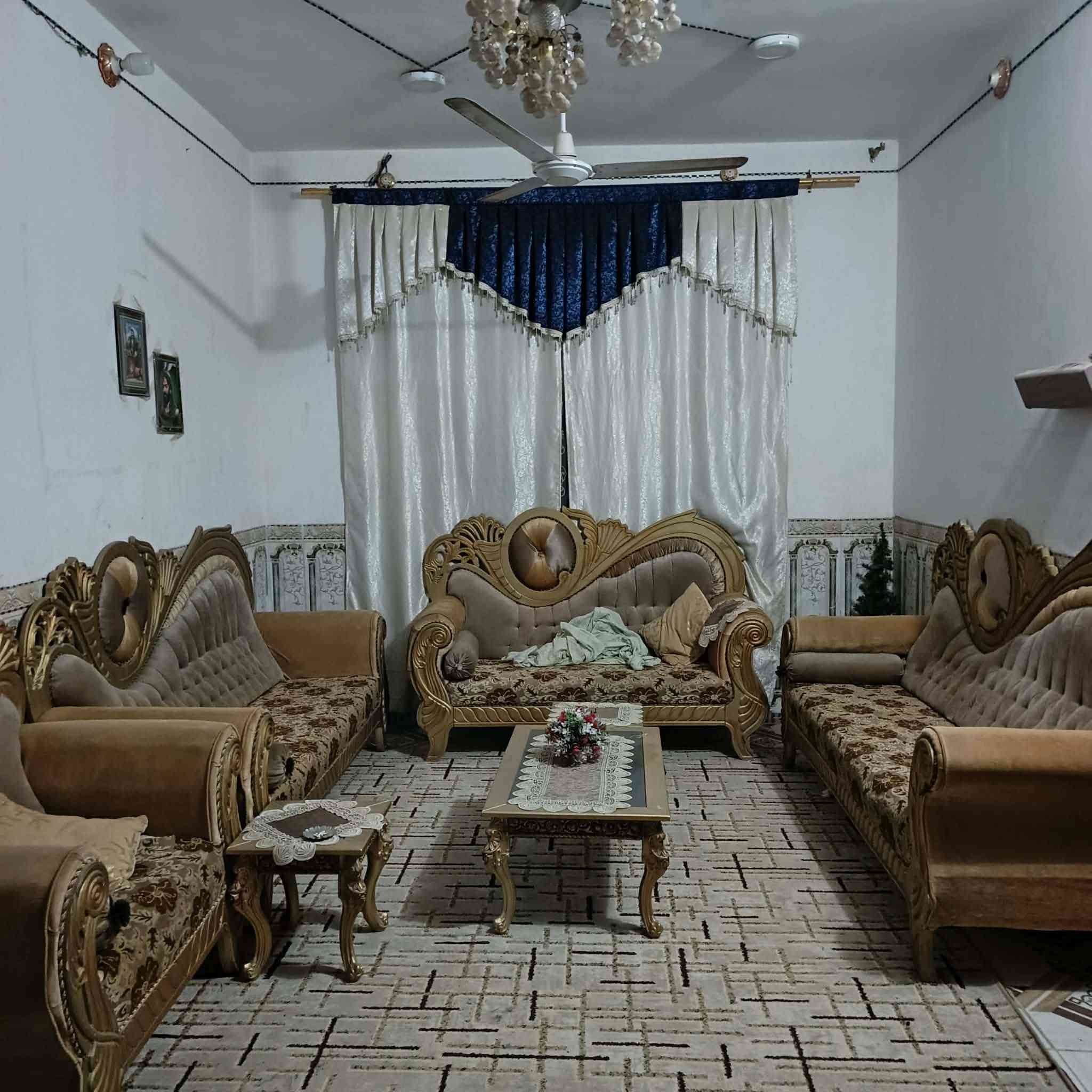 اللهم صلي ع محمد وال محمد بيت للبيع قرب مدرسة نهاوند شارع ٢٠ متر بيع البيت مناسب  الشراي تصل وبي خير ويدلل *********** استفسار اكثر زيارة مكتب المصطفى بين البطاقة الوطنية والدفاع المدني
البيت مطلوب اسكان 11 مليون
*المساحة ٣٠٠
*بناء بلوك
* عكادة
* غرفتين
* مطبخ
* براني
* هول
* حمامات داخلة
* حمامات خارجية
* مخزن
* مناور
* حديقة
* كراج شتايكر
* البيت كلة راميك
