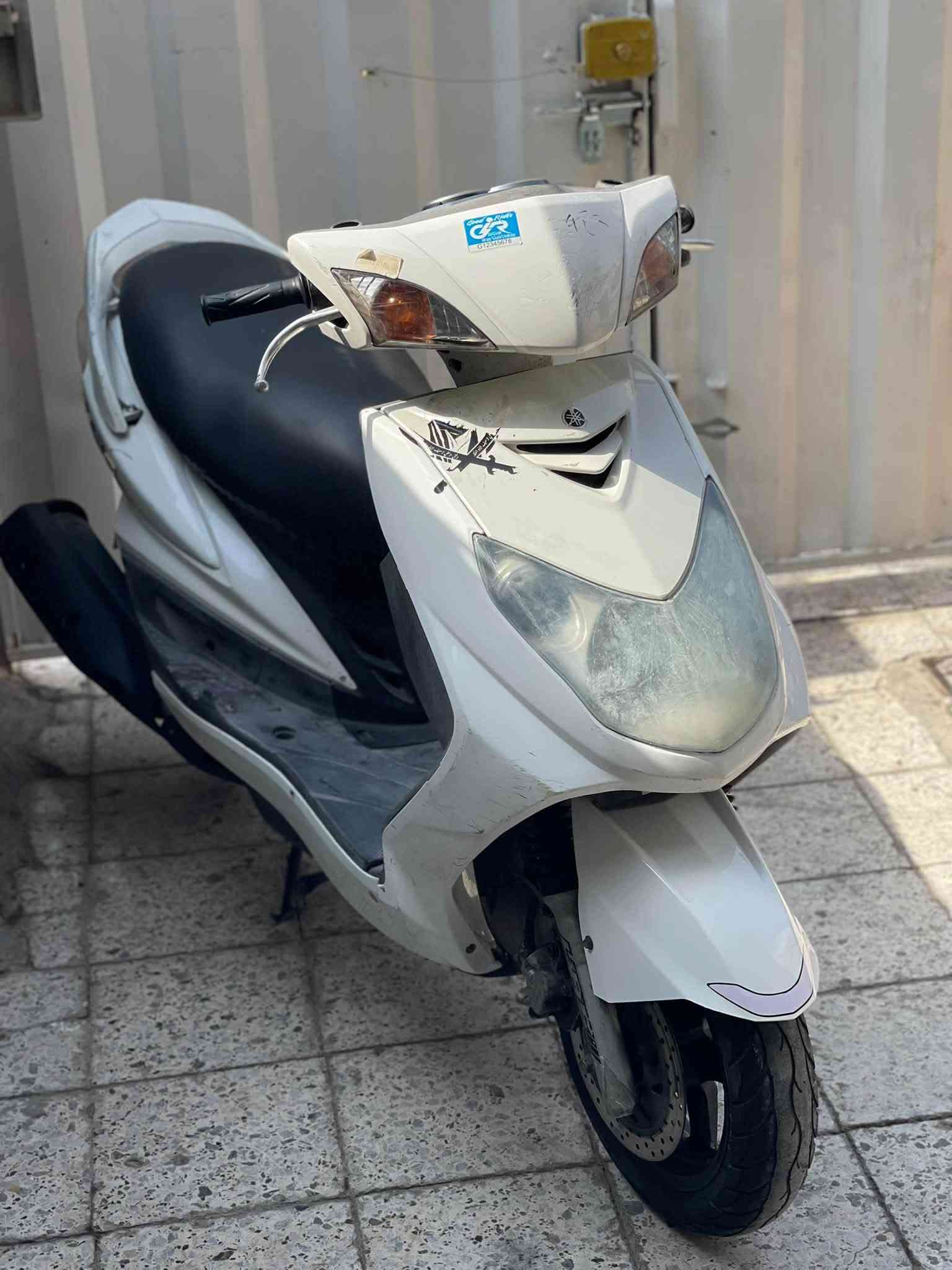 للبيع سكنس فحل نوزل خطين دراجه مكينه خرسه ما مفتوحه شلعه معدل فول نضافه الكشر 70% نضافه المكينه 100% كله شغال (بكلايت هو والشاير  الخلفيه كرستال لد ) السعر 750 بيهه مجال مكاني الشعله ***********
