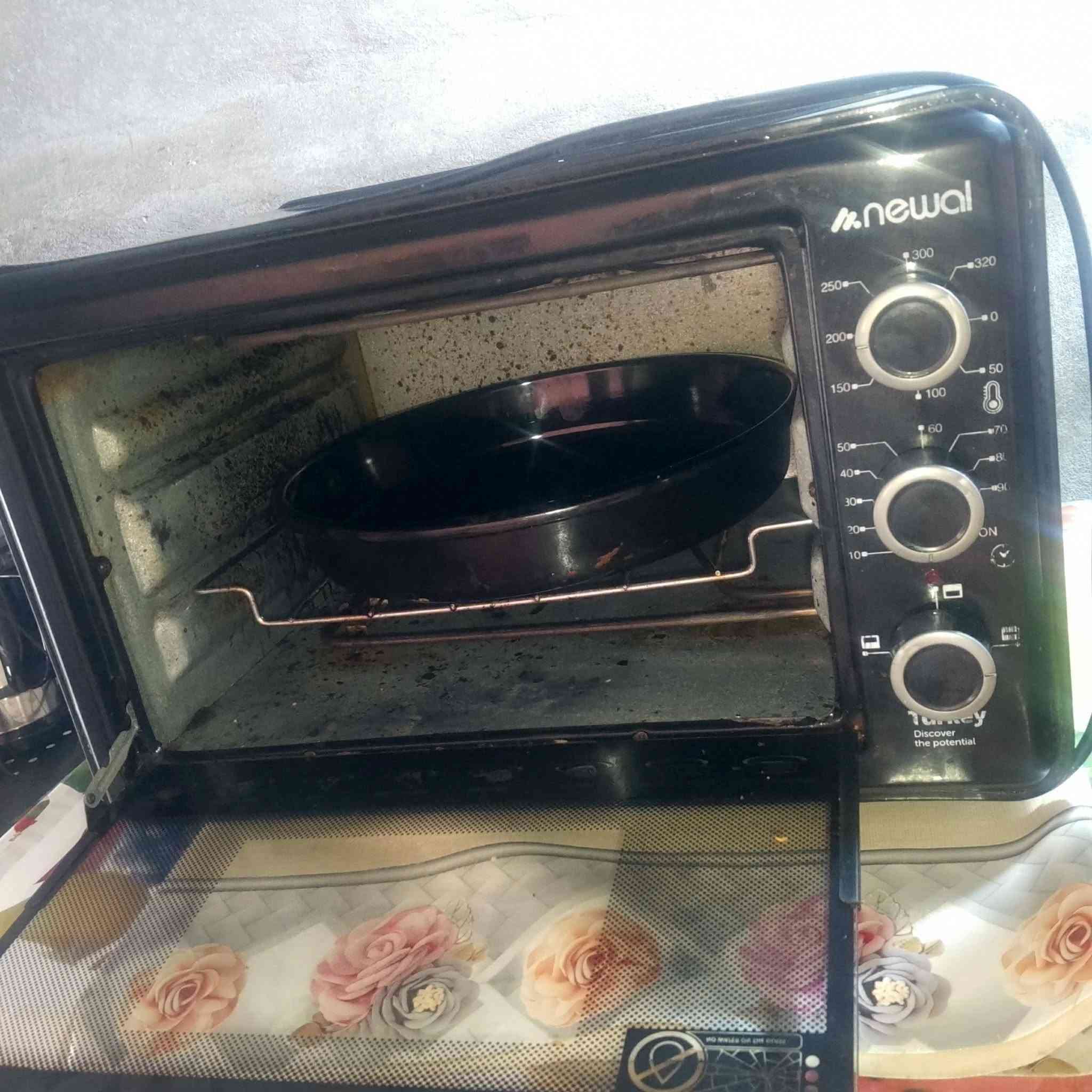 سلام عليكم
اوفن مستعمل للبيع نظيف كل عيب مابي شرط الشغل ٢٥الف ***********
